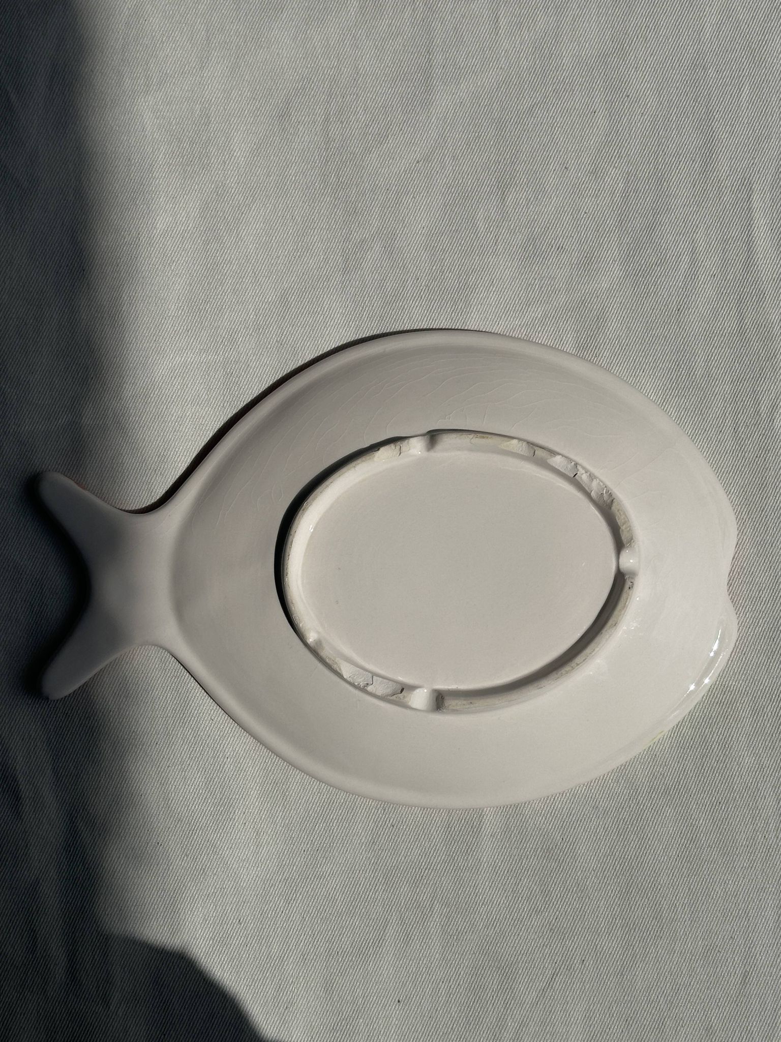 Duo of dishes in the shape of vintage colorful fish