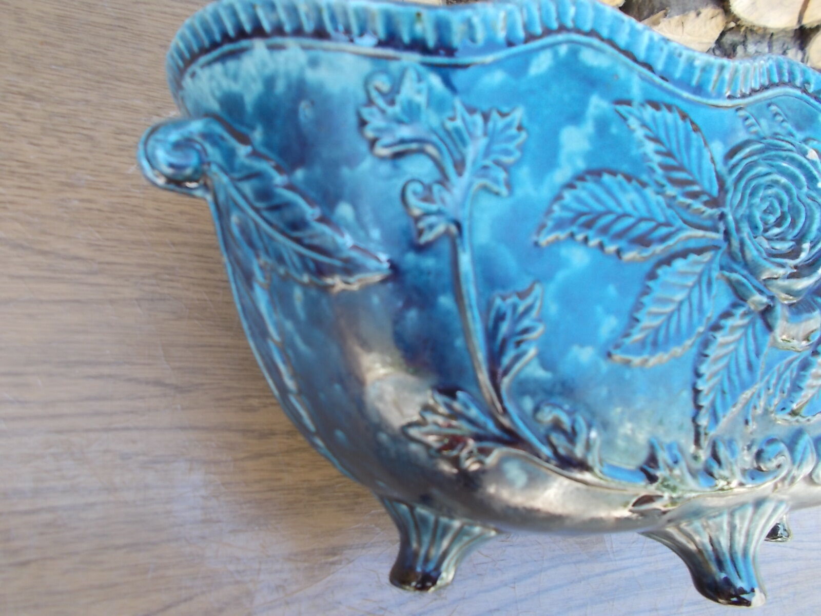 Gardener in blue earthenware