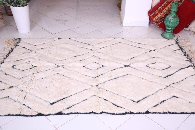 Traditional handmade wool Berber rug size 150 x 250 cm