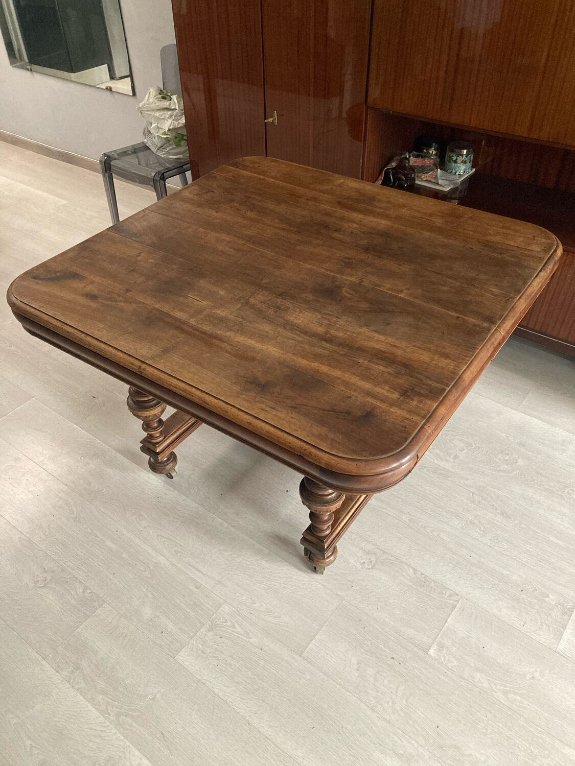 Antique dining table Henri II