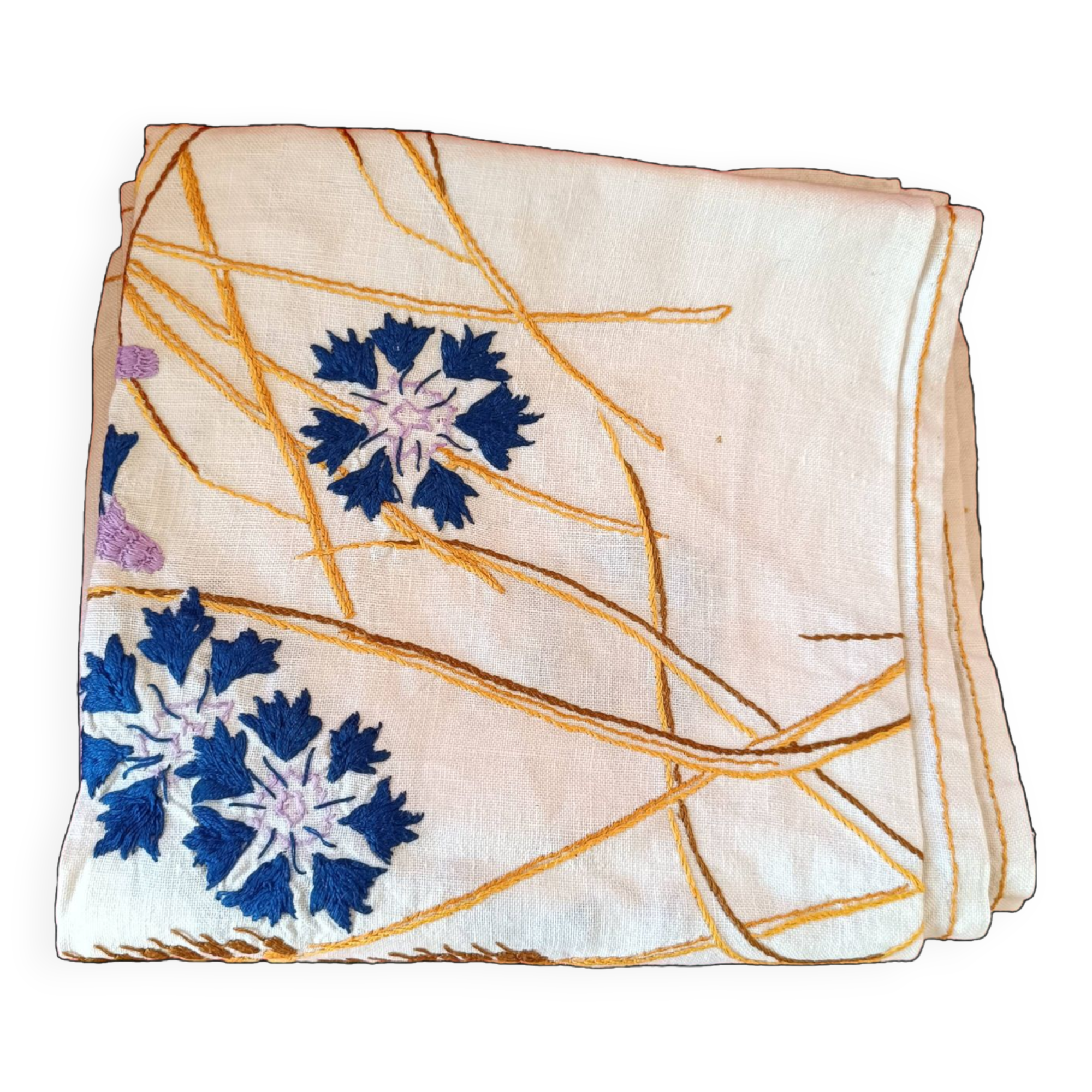 Nappe carrée. Couronne centrale brodée main ; les bleuts.