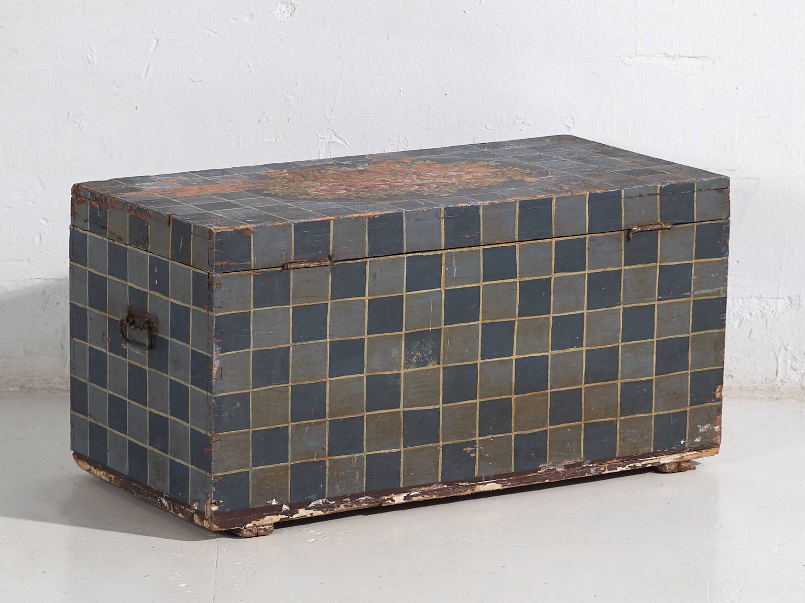 Antique painted trunk with geometric decoration (c.1920) #8