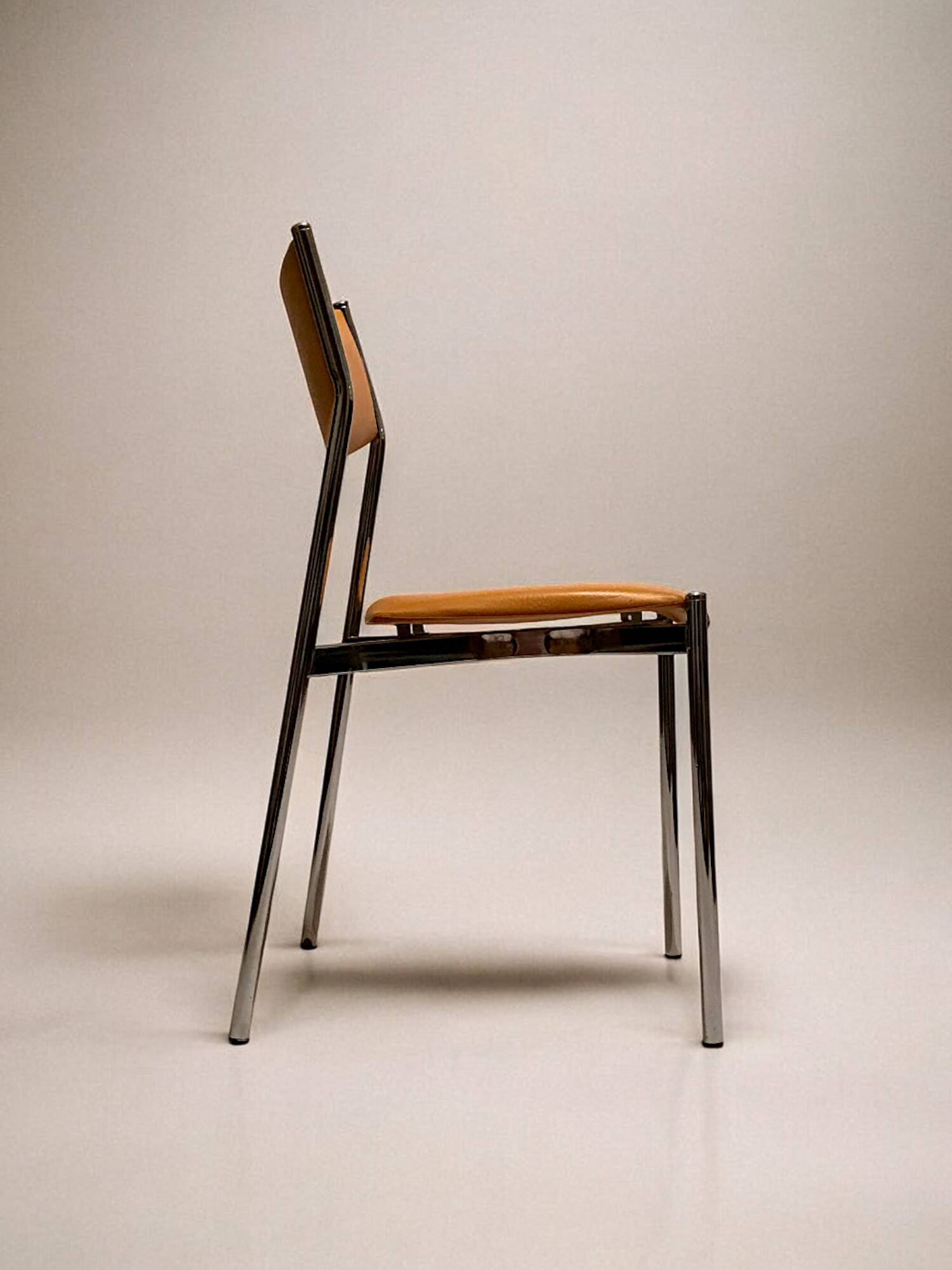 4 chaises tubulaires chromées, France-Italie vers 1970