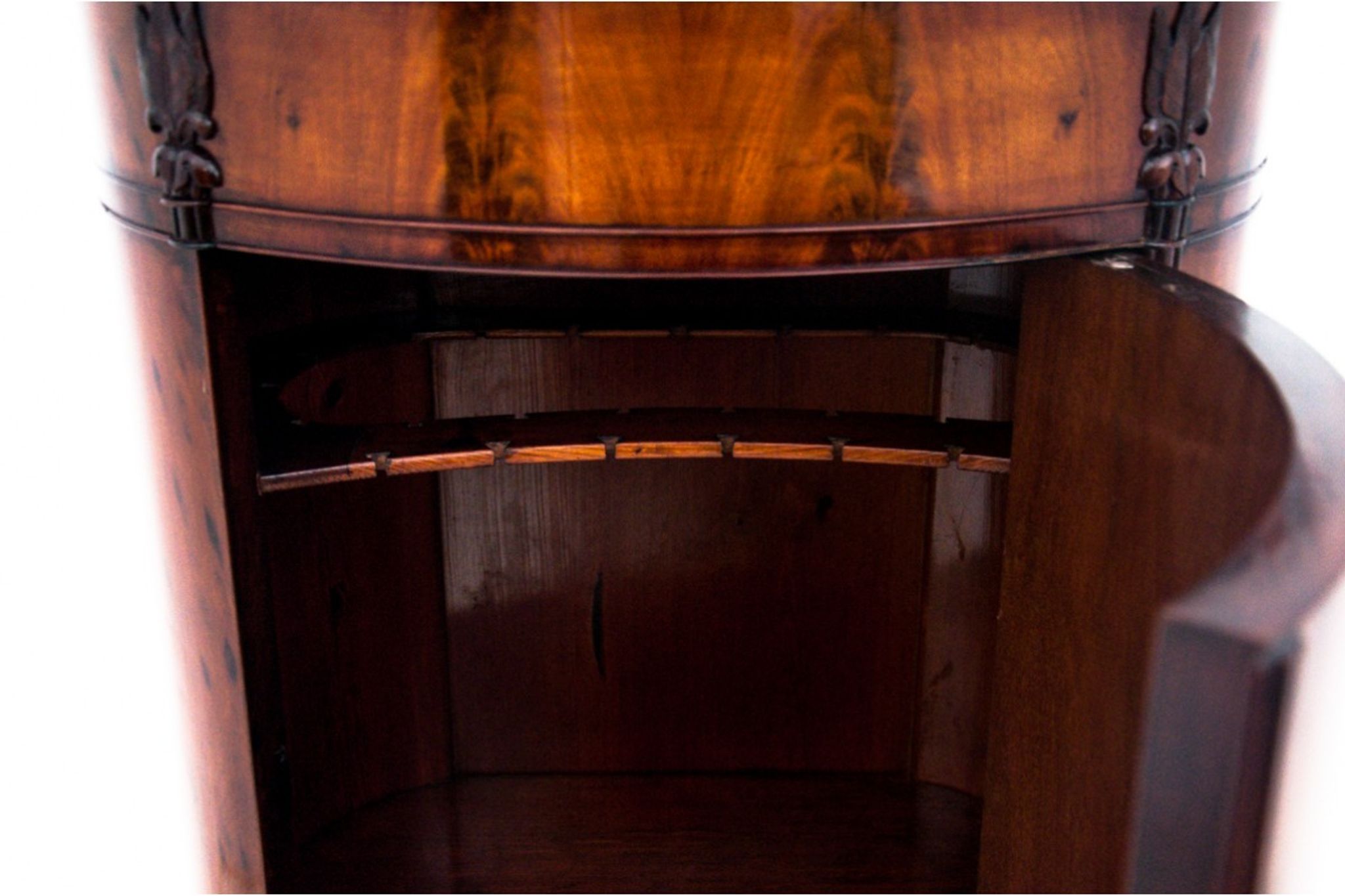 Biedermeier pillar chest of drawers, Northern Europe, around 1850.