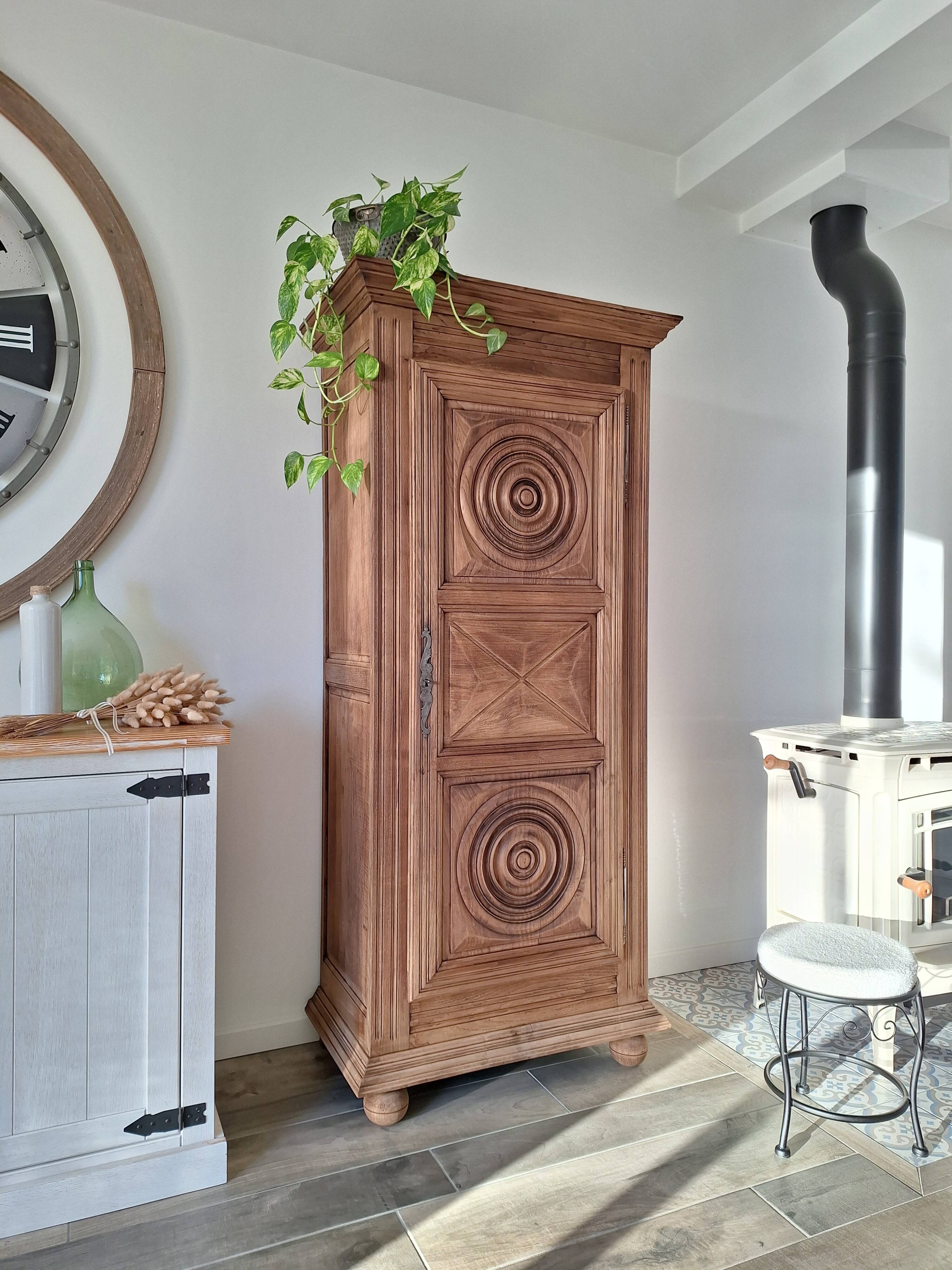 Oak solid bonnetière / wardrobe / dresser from 1940