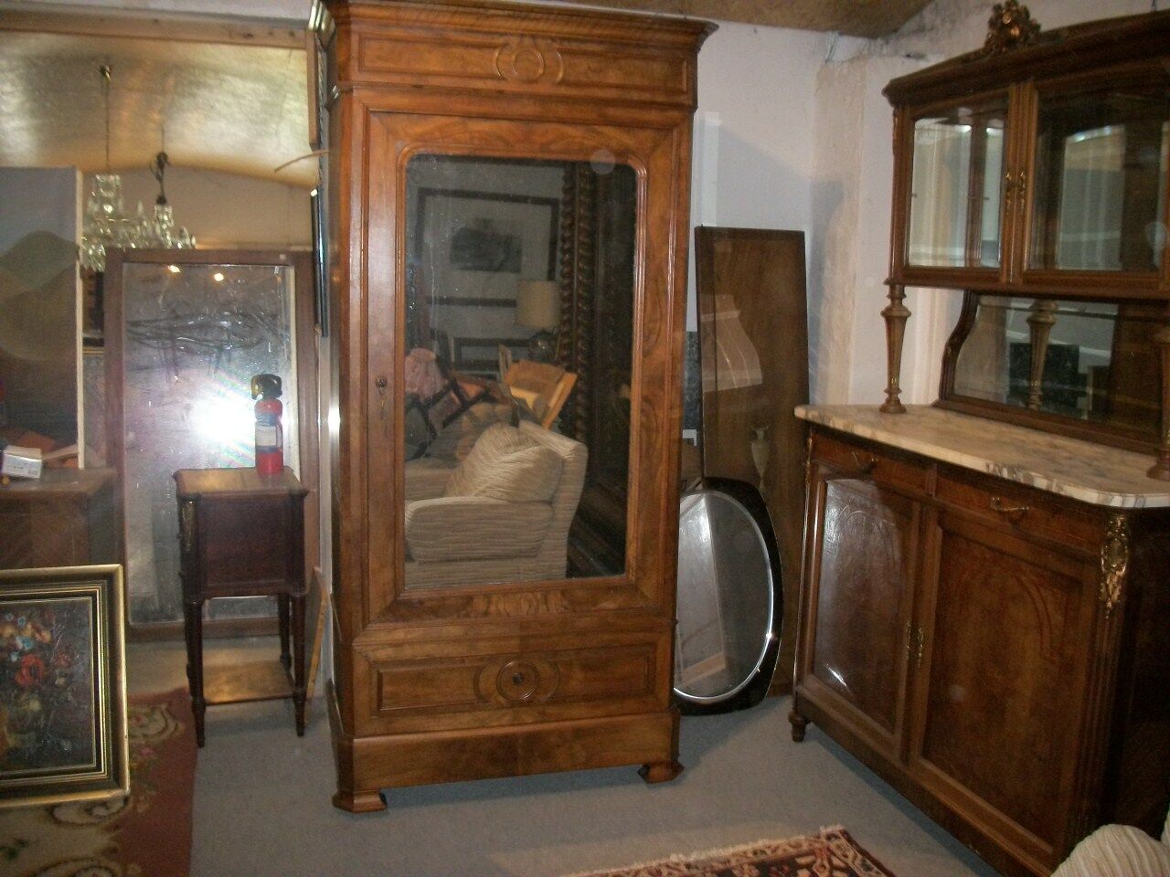 Bonnetière with mirror