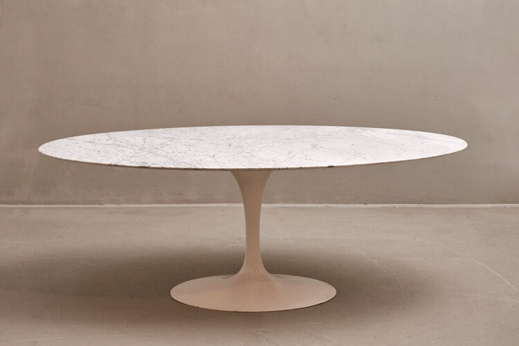 Table ovale 'Tulipe' en marbre, édition ancienne, par Eero Saarinen pour Knoll