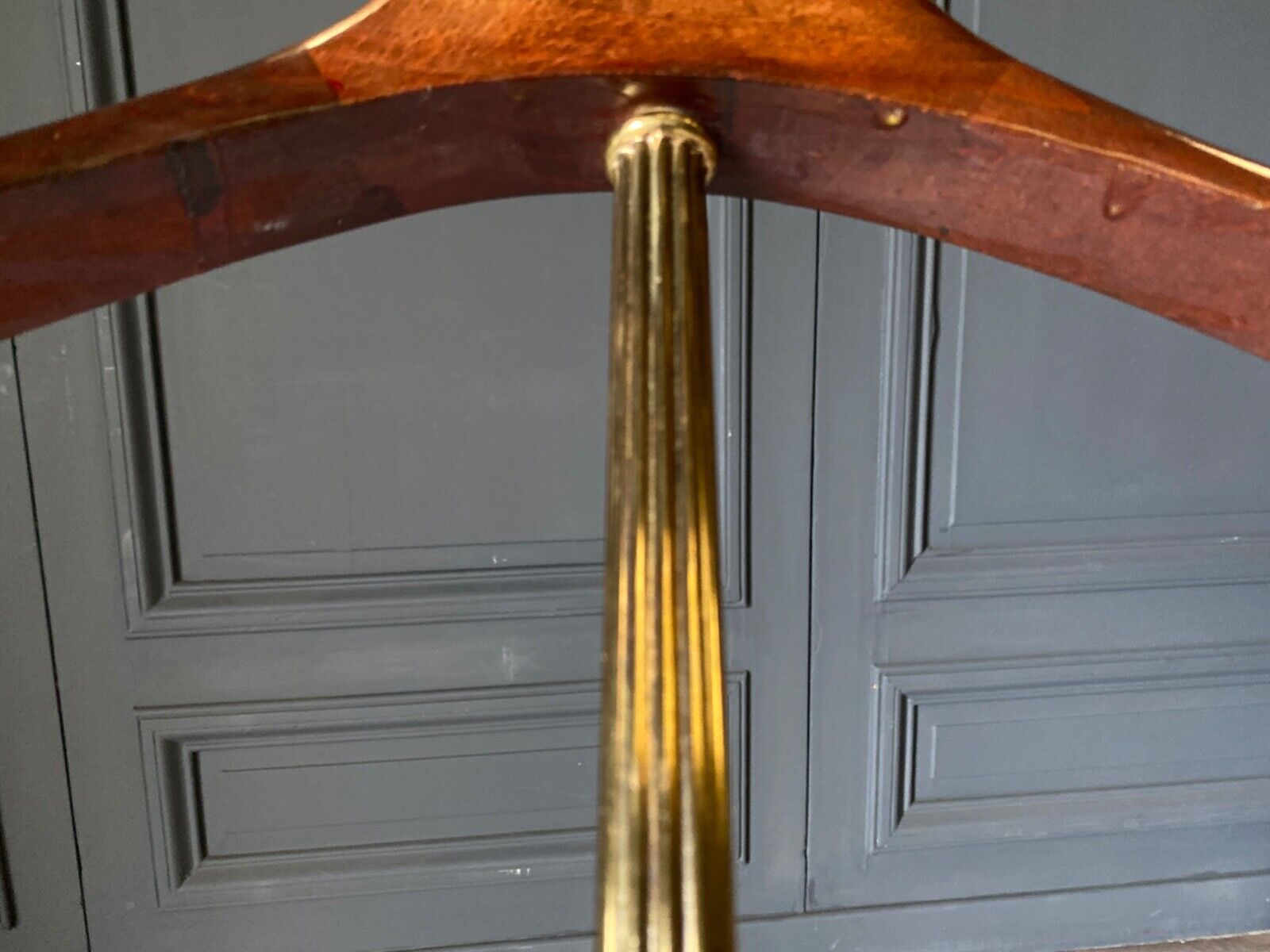 Valet de nuit travail français pieds griffes 1960 brass and wood
