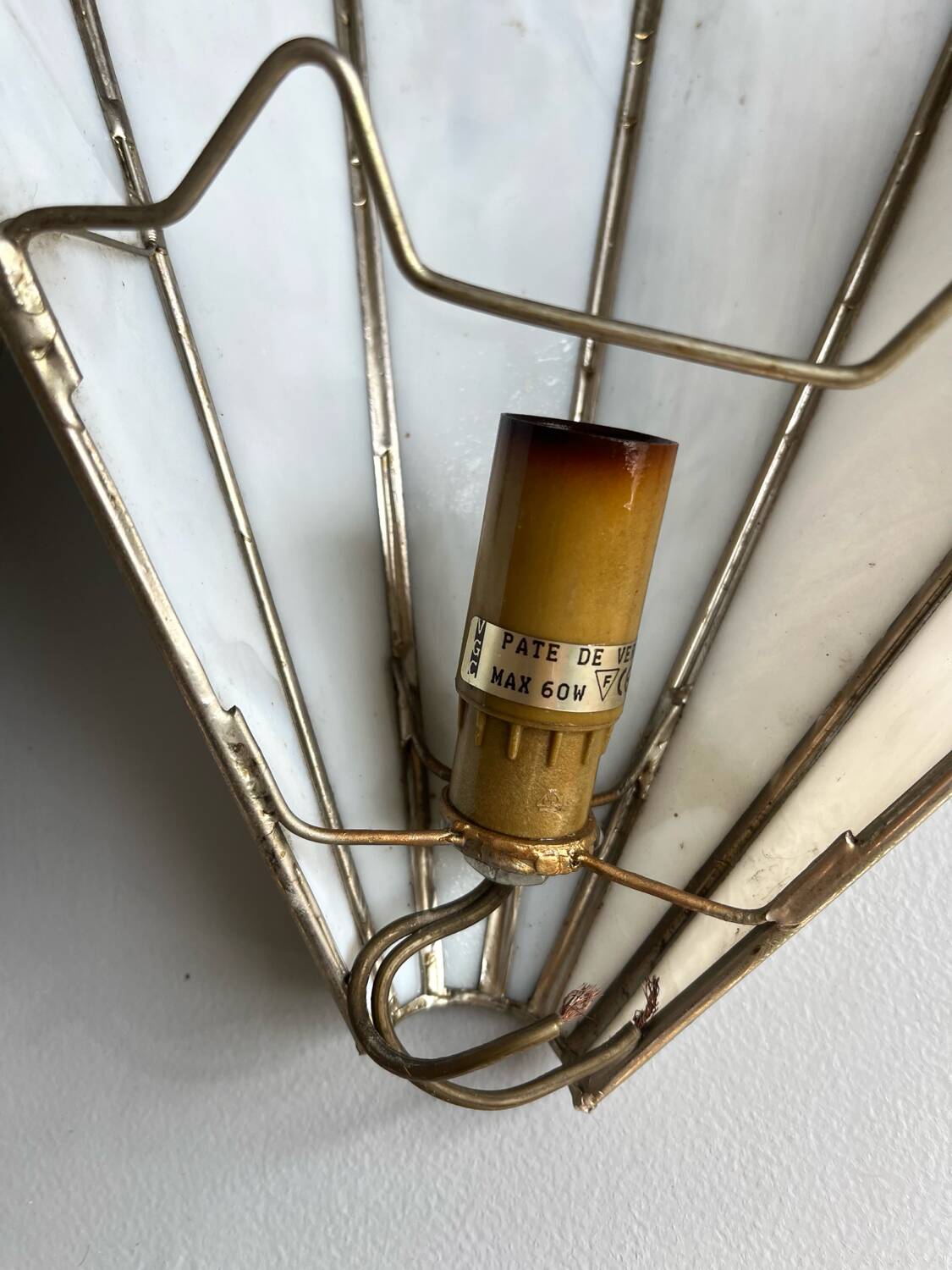 Pair of fan-shaped wall lights in glass paste and brass.