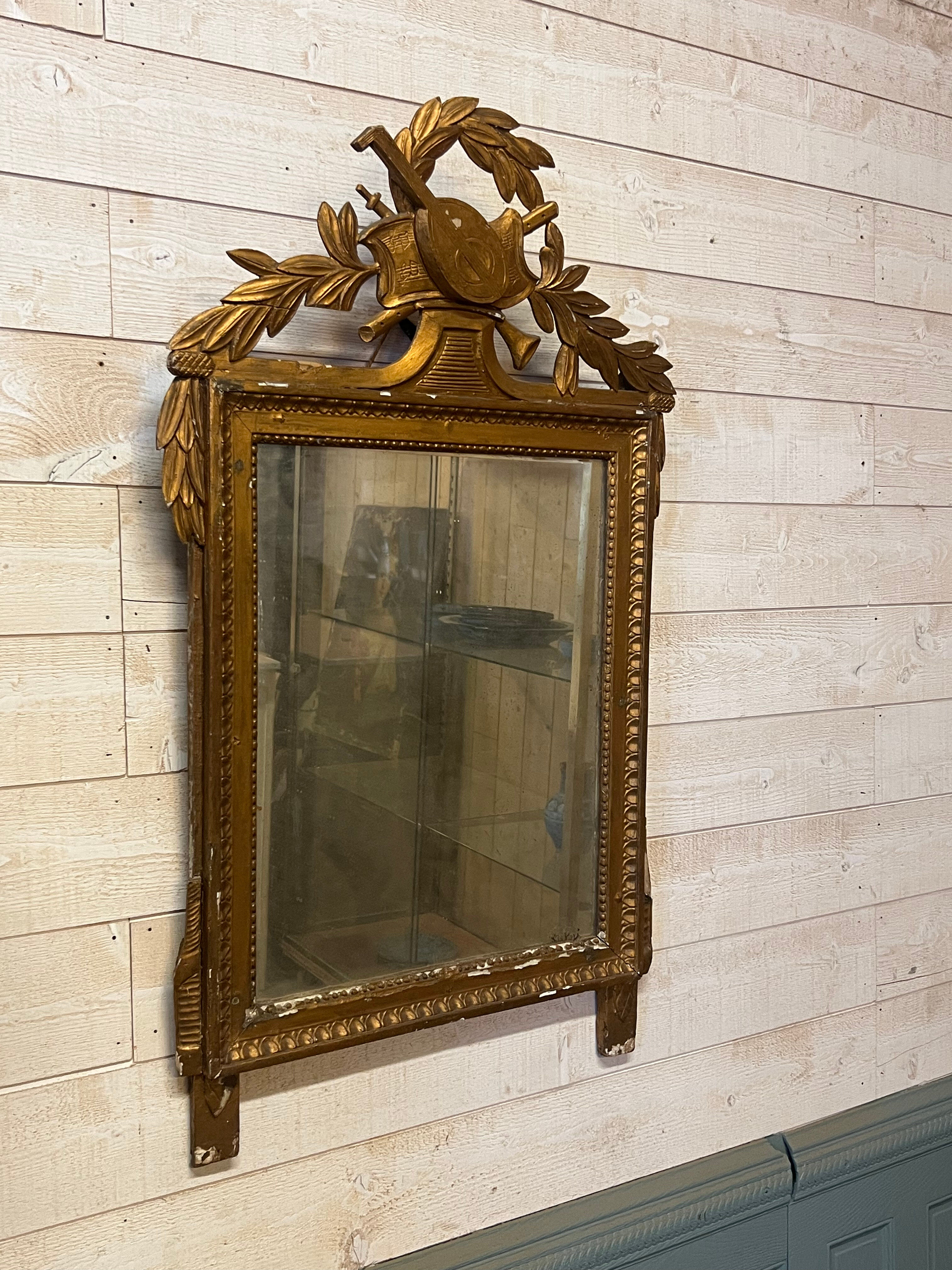 Neoclassical mirror in gilded wood