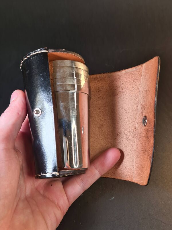 Set de 5 gobelets de chasse – métal argenté & intérieur vermeil, avec étui