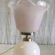 Lampe à poser en verre opalin rose - mid. XXeme