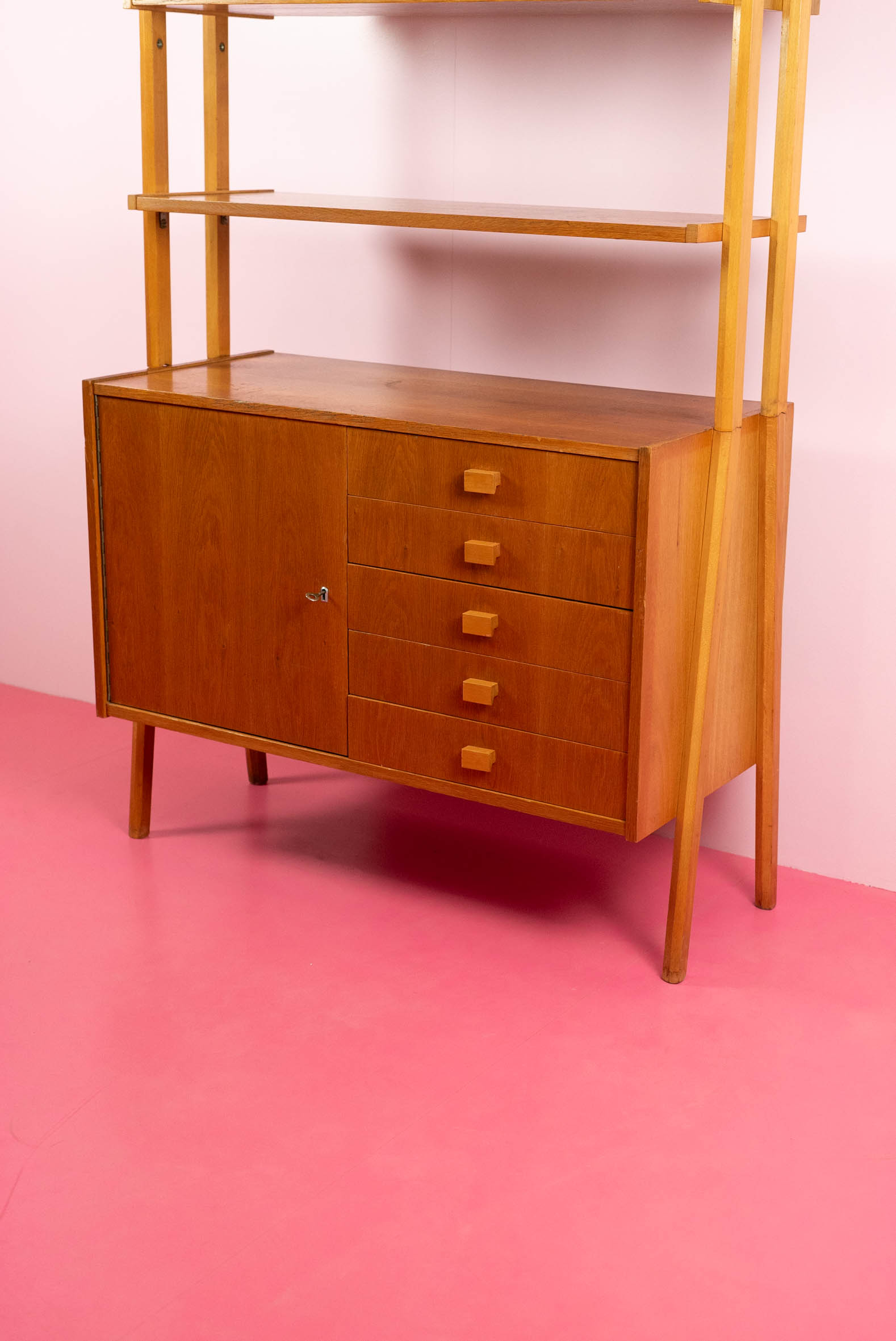 Vintage Mid Century wandkast door 'Jirak' voor 'Tatra'