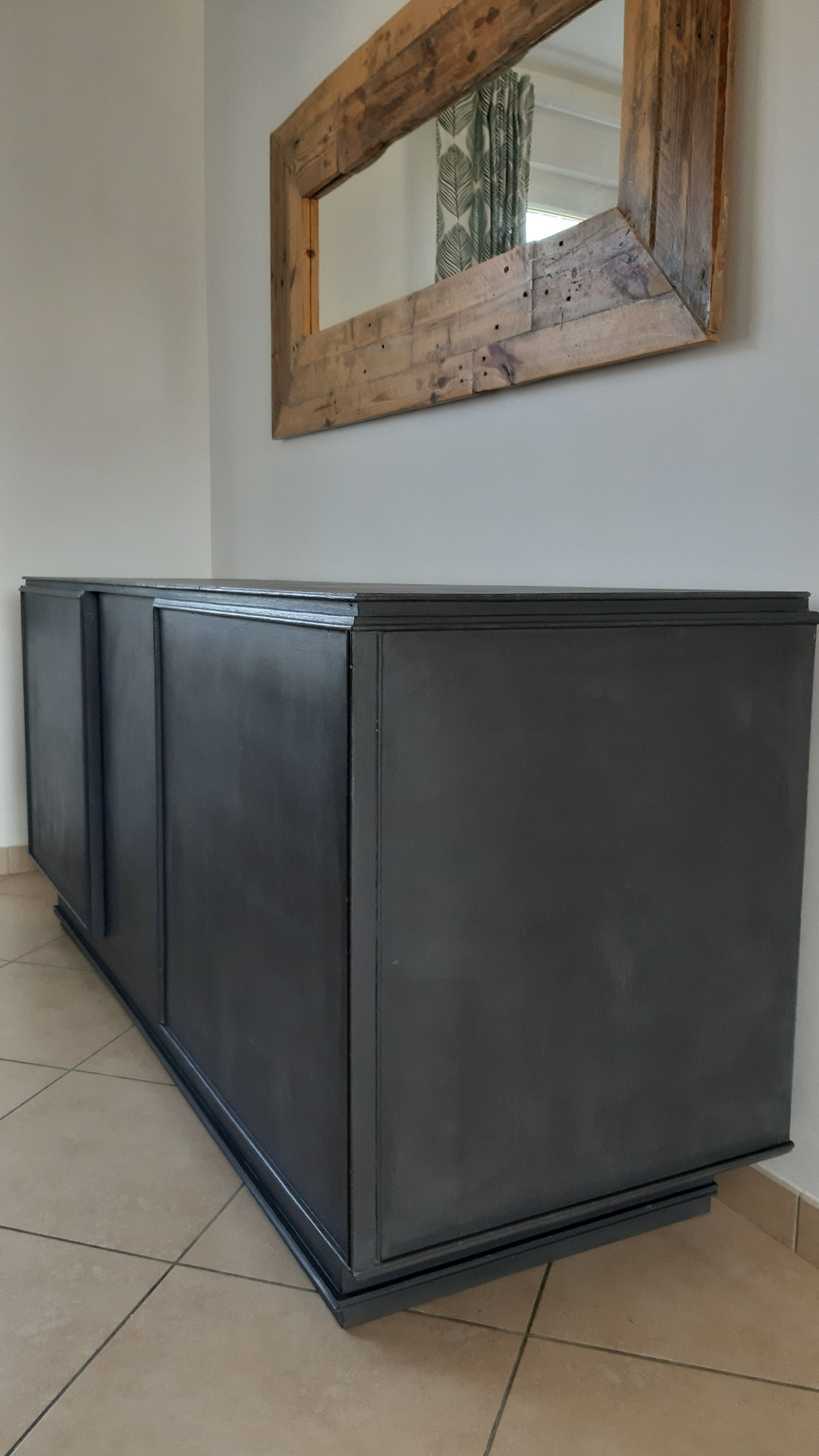 Furniture counter with graphite and wood drawers