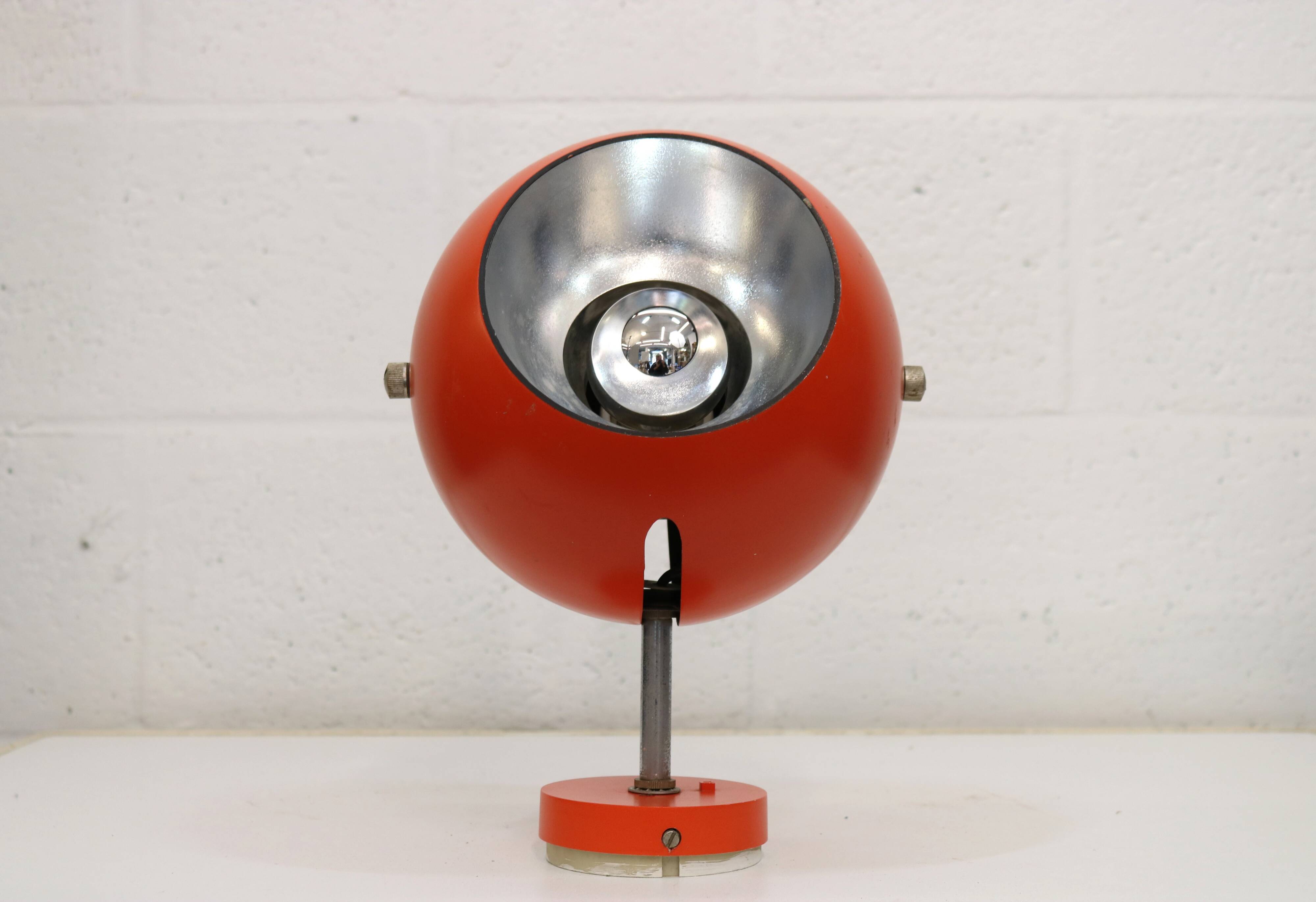 Vintage orange eyeball space age wall Lamp– Louis Poulsen, Denmark 70's