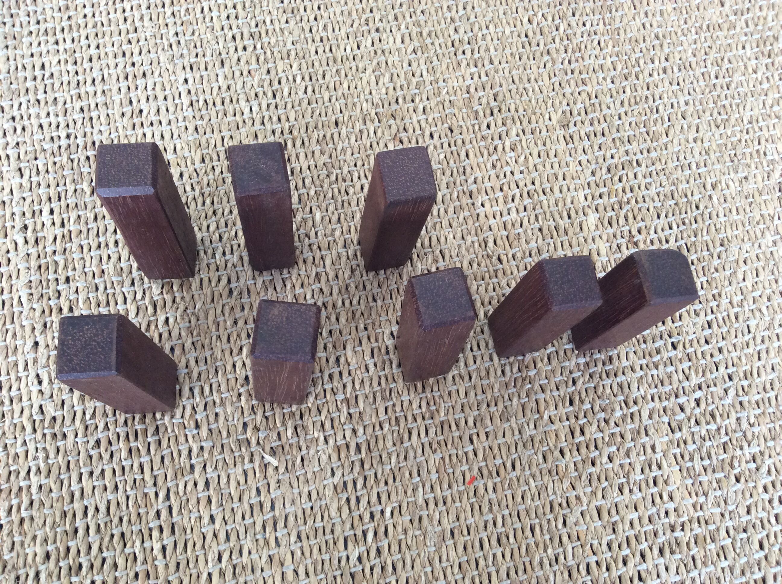 8 porte-couteaux en bois