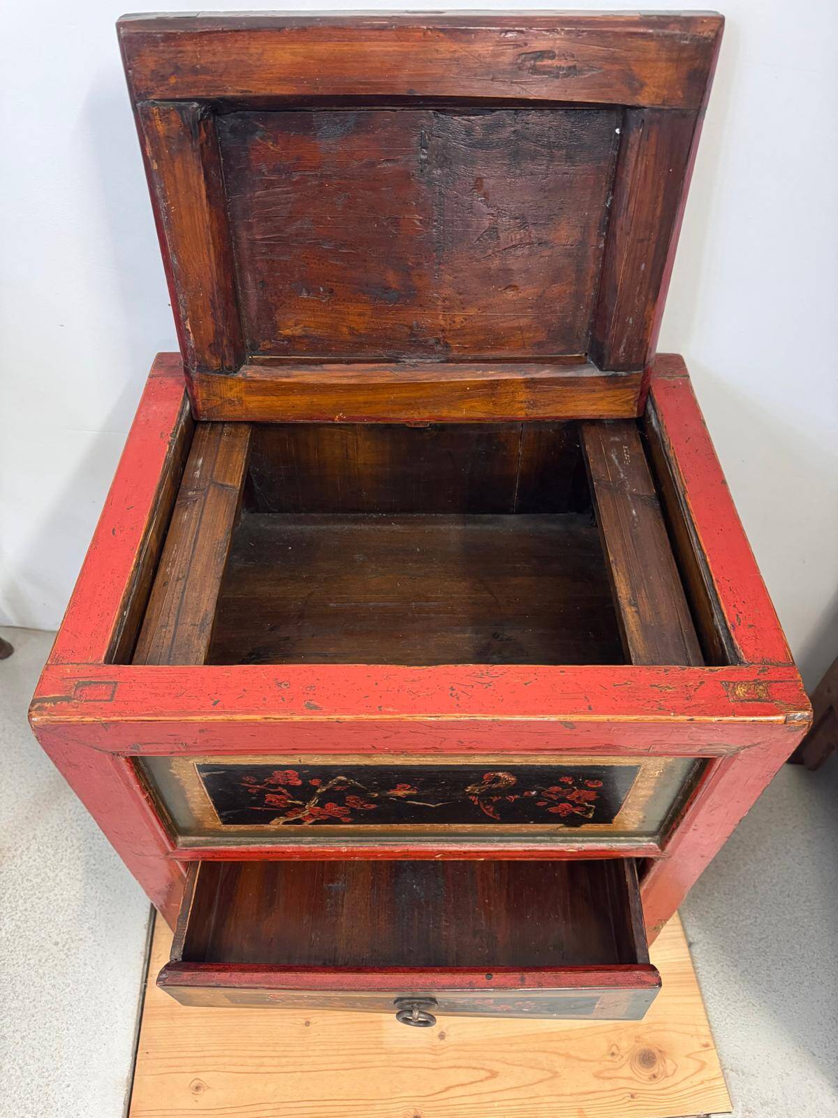 Meuble tibétain à tiroirs