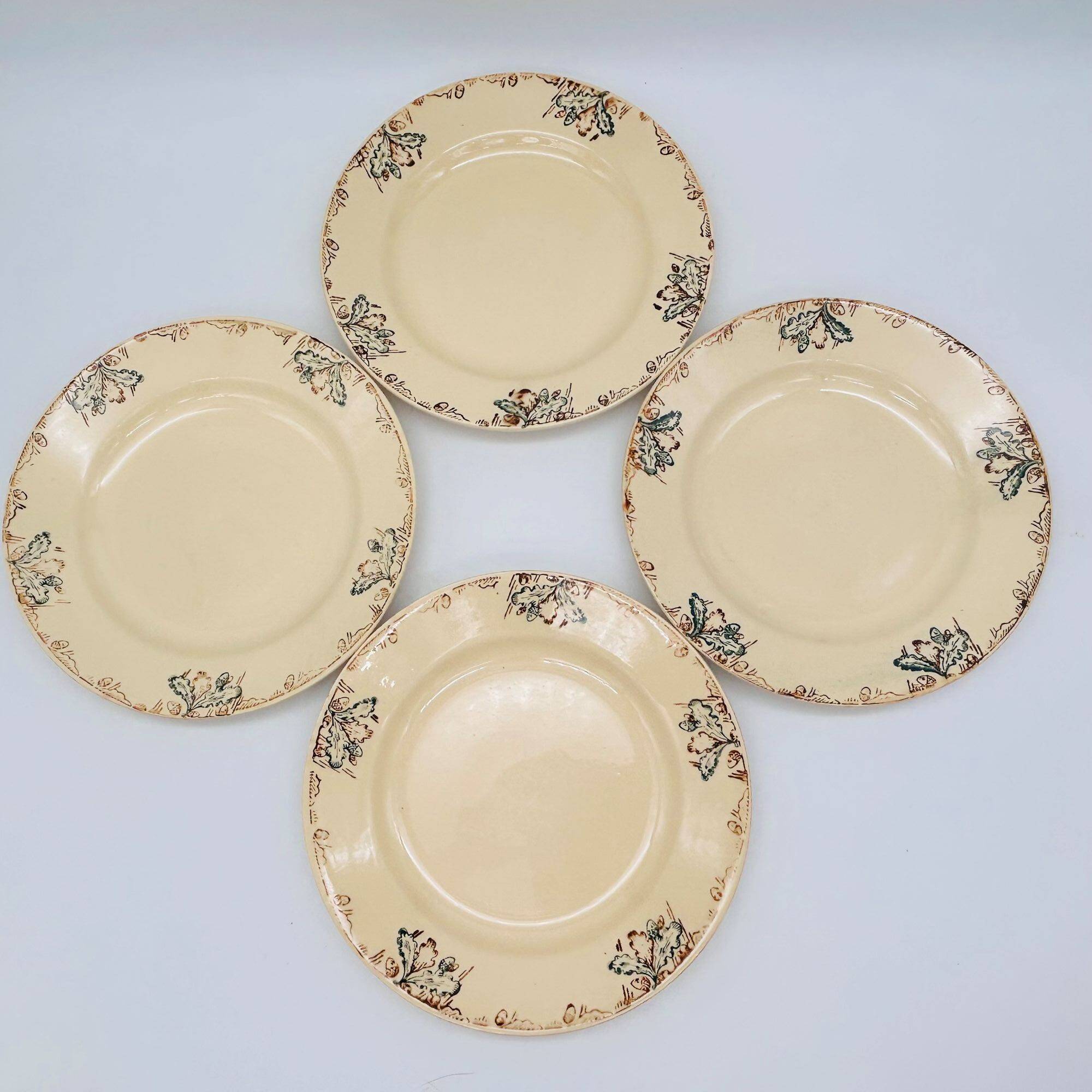 4 flat plates, oak and acorn.