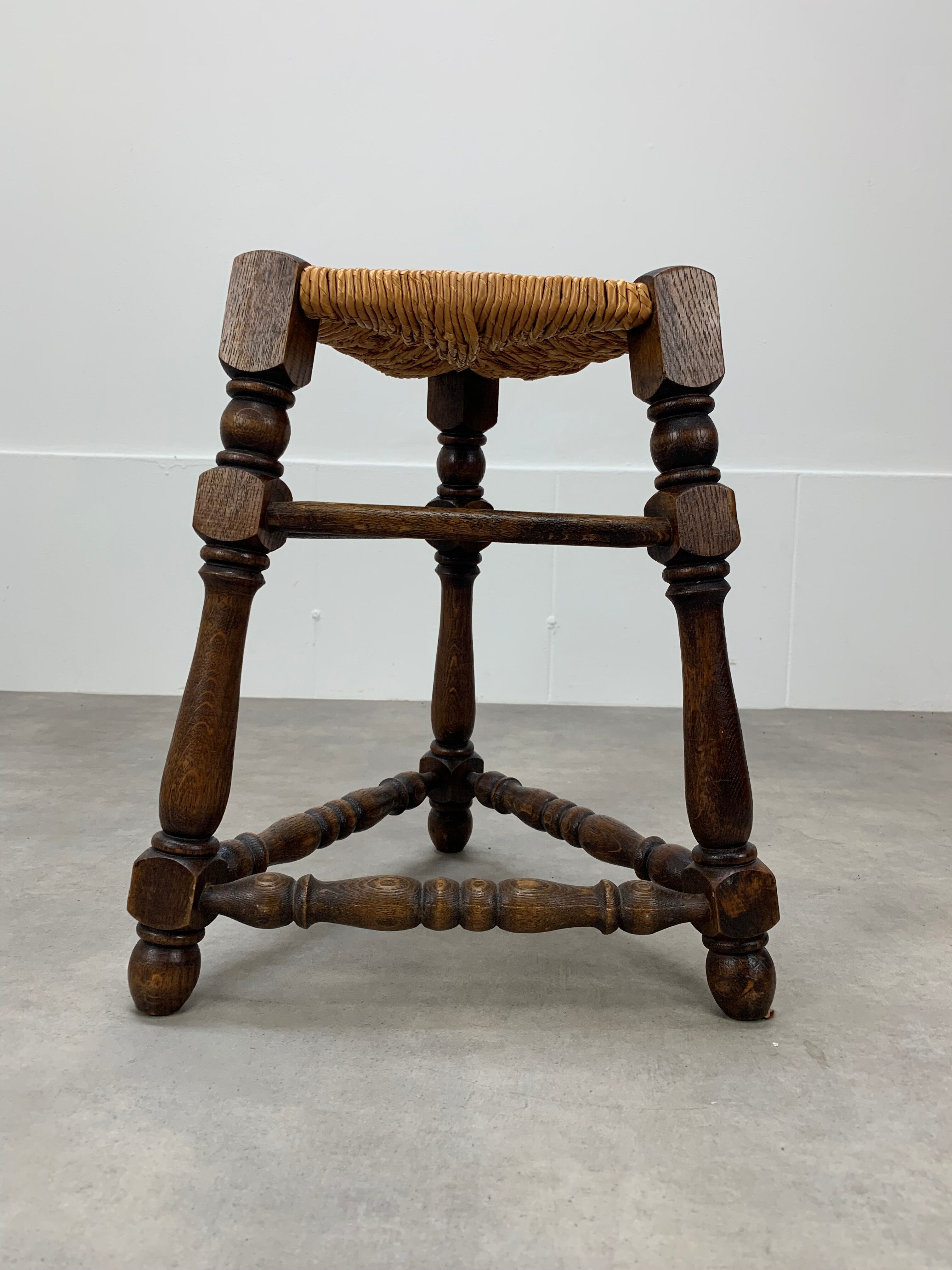 Tripod stool straw and turned wood