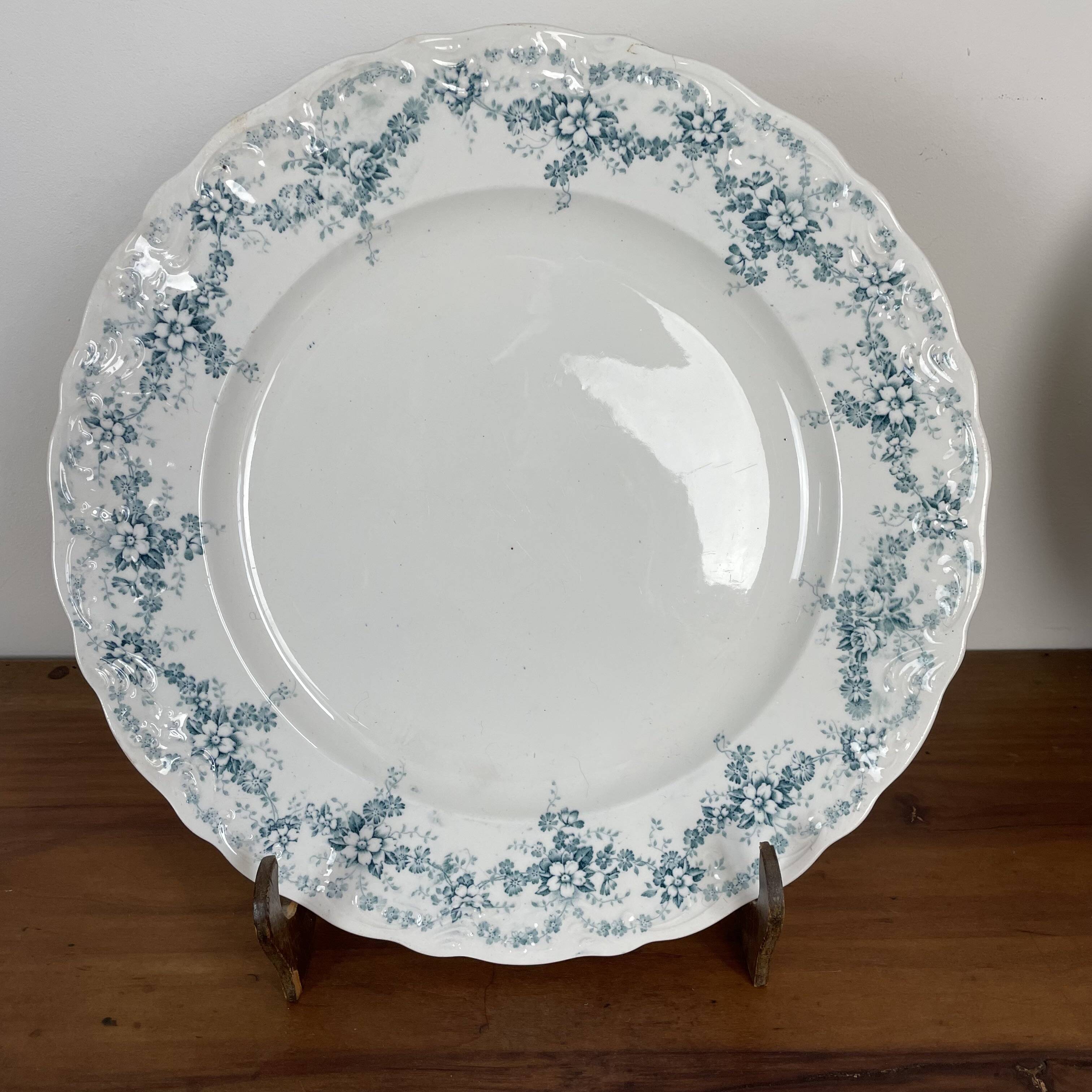 Round dish 30 cm in Maastricht earthenware, Clara model