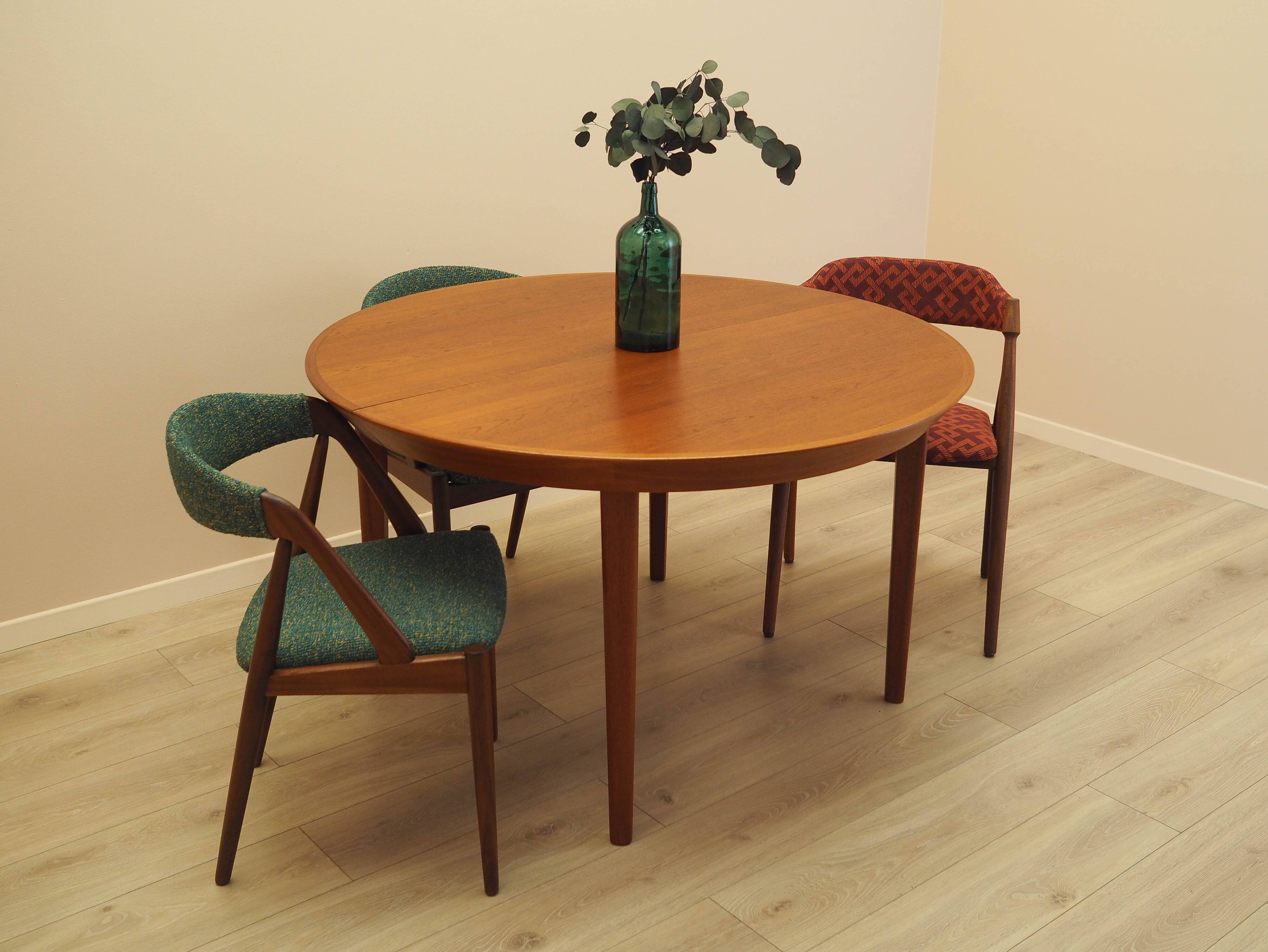 Round teak table, Danish design, 1960s, manufacturer: Gudme Møbelfabrik, de