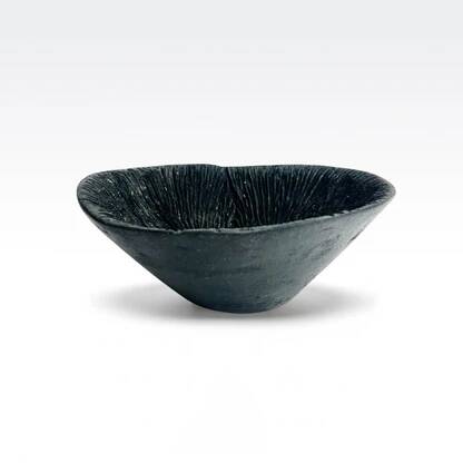 Akagi - artisanal pot in mineral cement