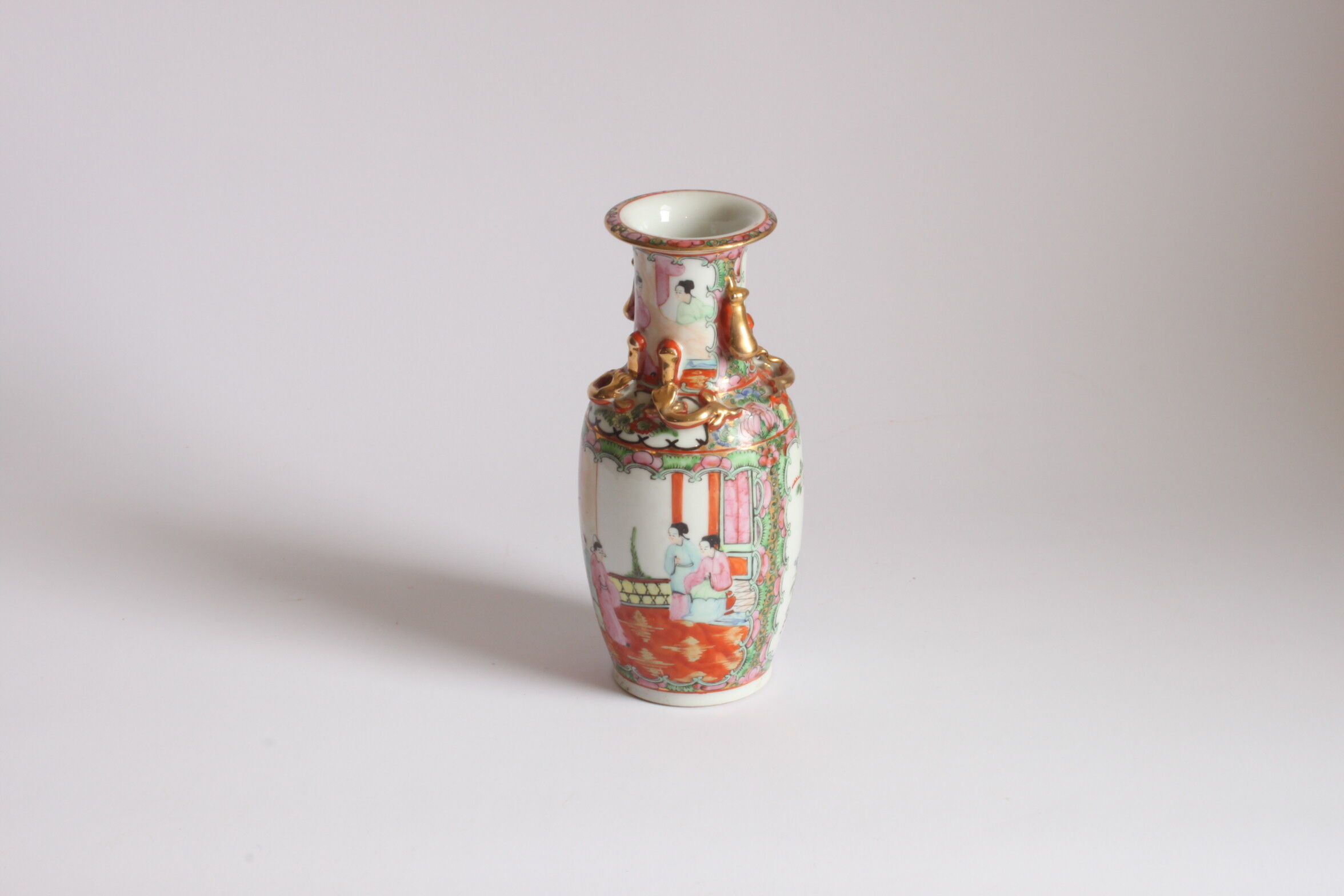 Chinese Canton rose medallion vase, 19th century