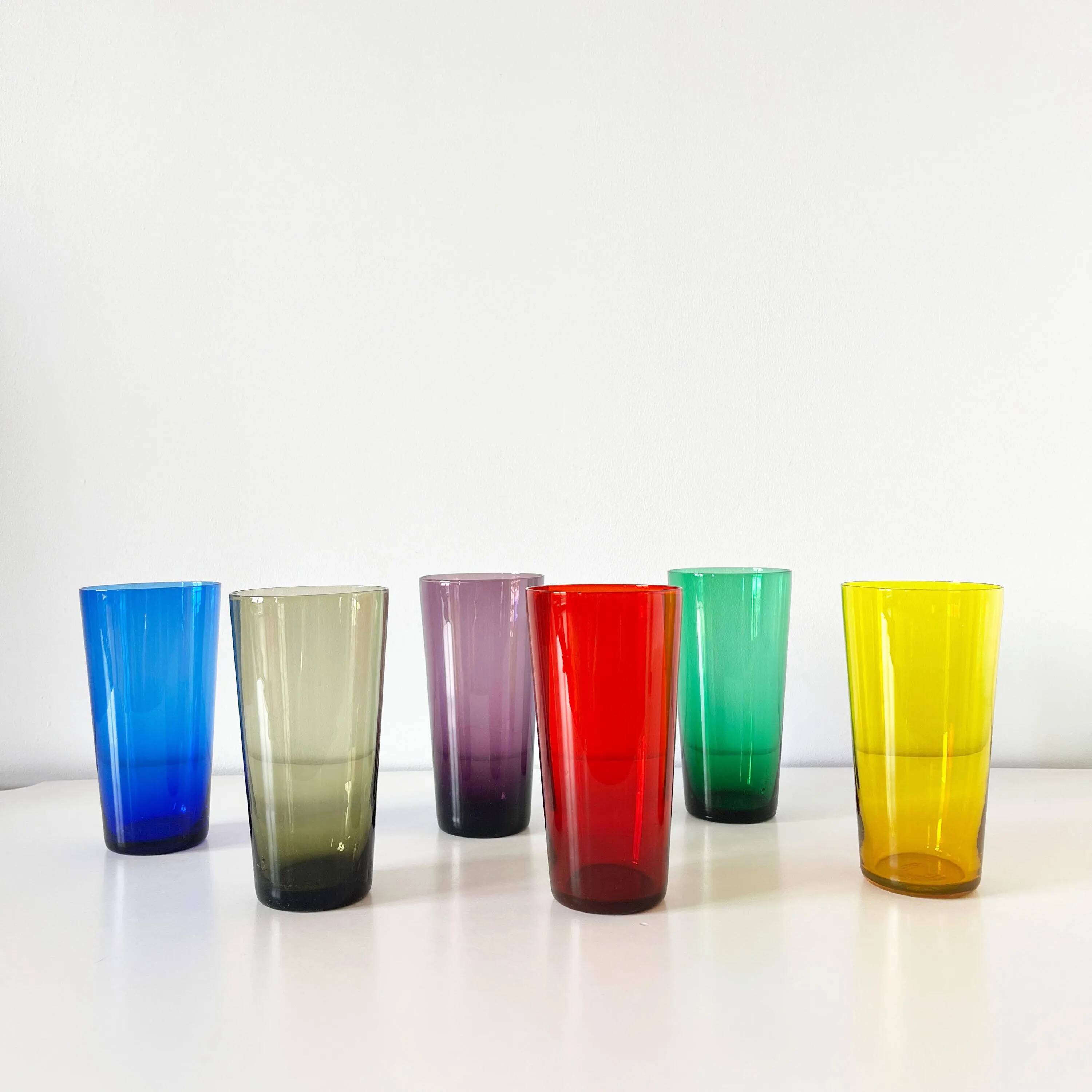 Lot de 6 verres colorés en verre soufflé 1960