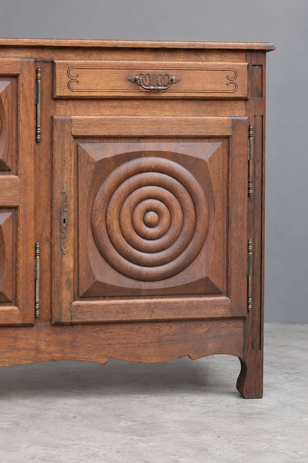 Sideboard or buffet in the Dudouyt style, made of solid oak wood.