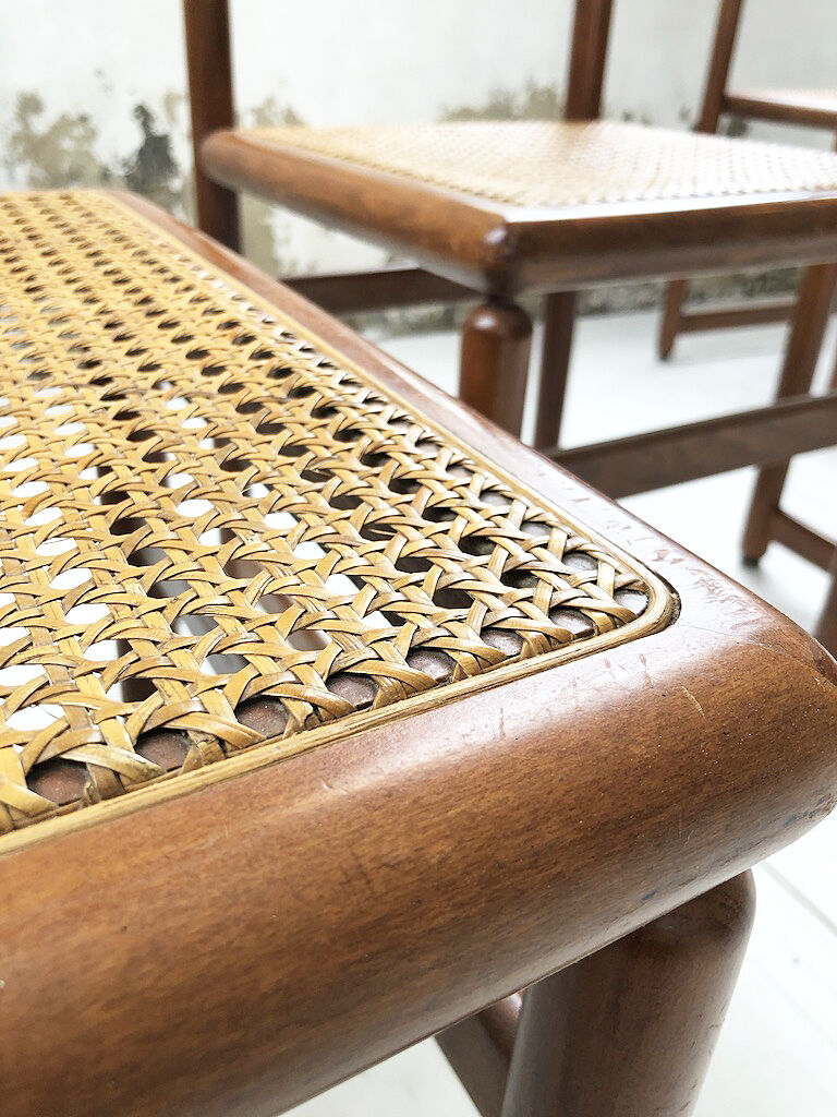 Lot de 4 chaises cannées années 50