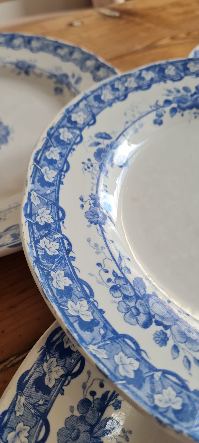 Set of 5 iron clay plates