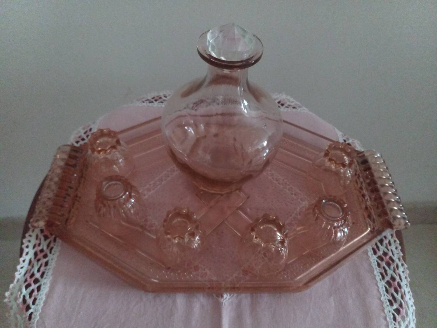 Service à liqueur en verre rose