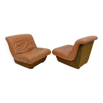 Pair of Lev & Lev Mid-century Modern Fiberglass Frame Leather Armchairs