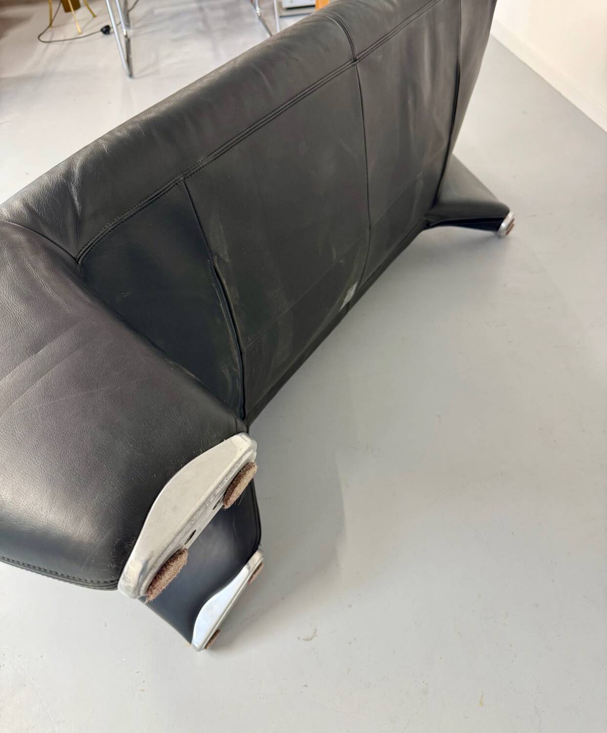 Old 2/3 seater lounge sofa designed by Jan Armgardt for Leolux in black leather