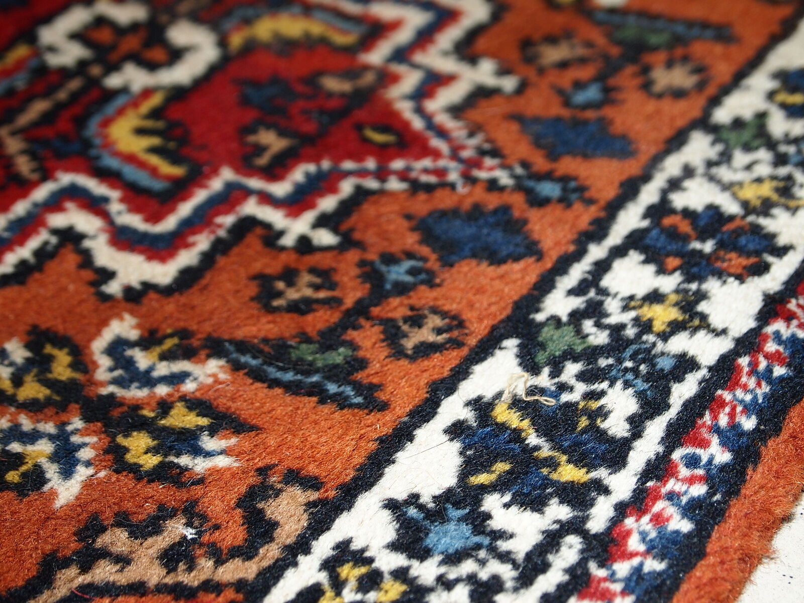 Vintage Persian Hamaadan done hand 40cm x 59cm carpet 1970 s