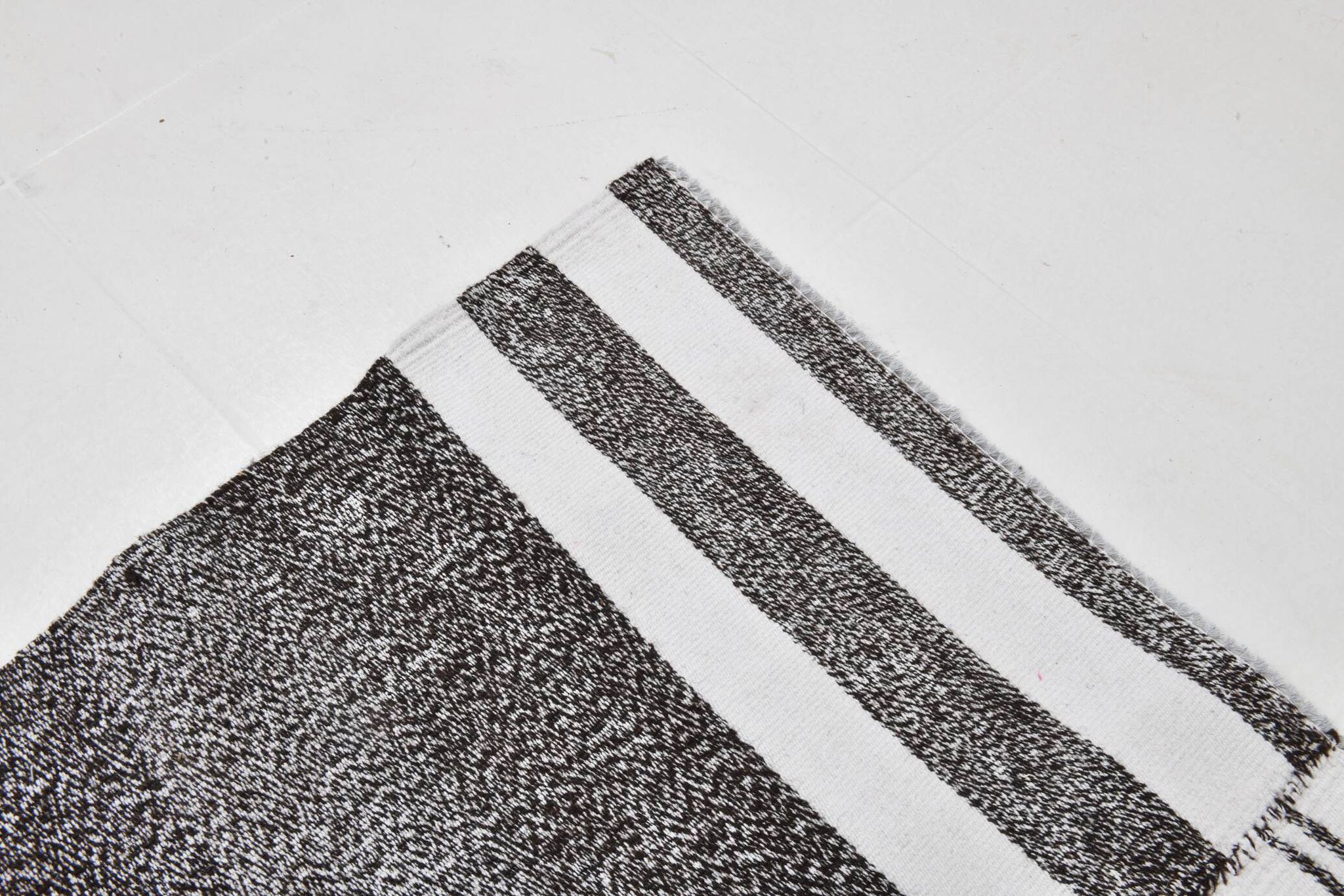 Tapis kilim vintage turc rayé, 206x304 cm