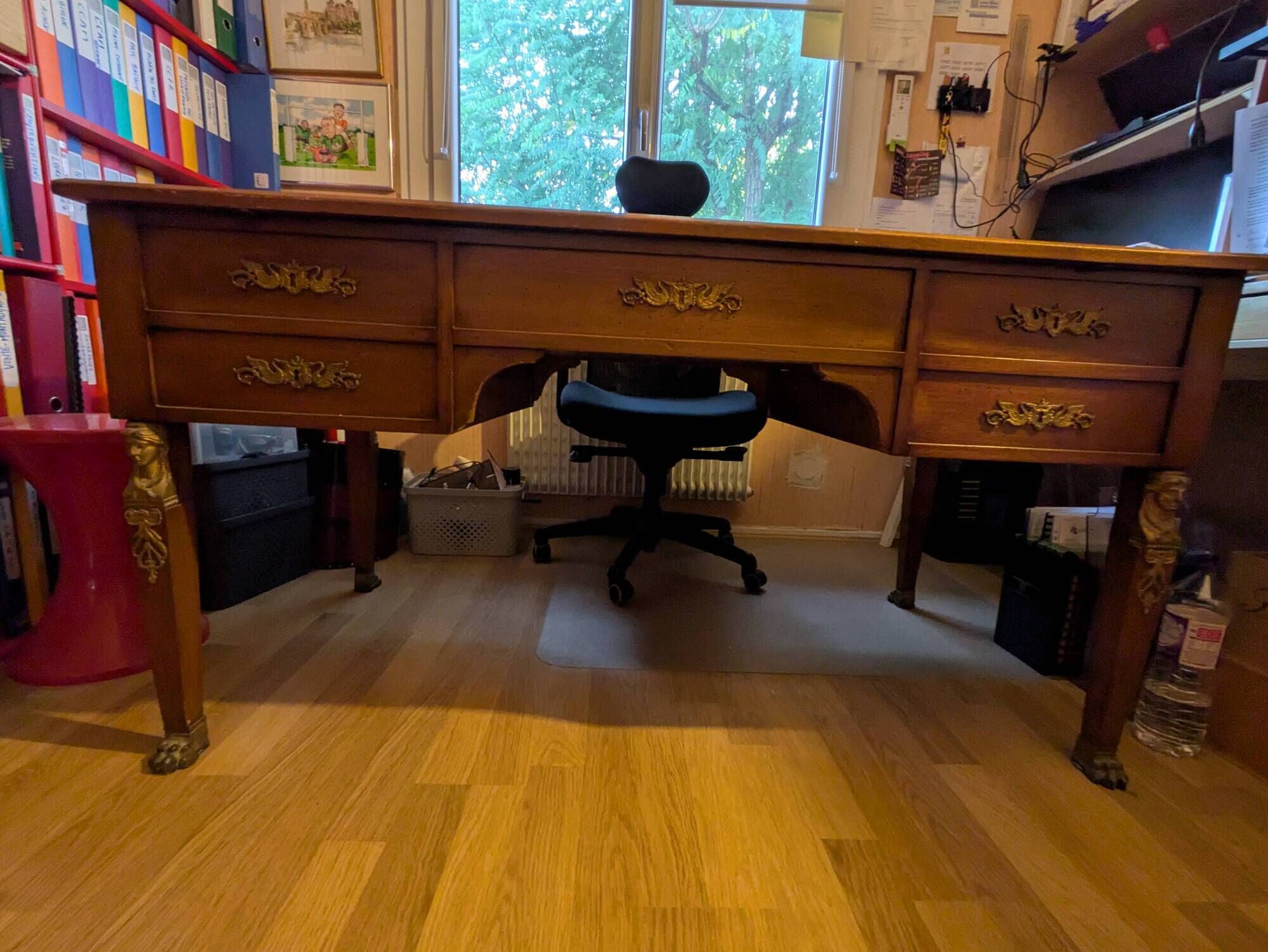 Empire desk in excellent condition. Possibility to sell it individually or as a set.