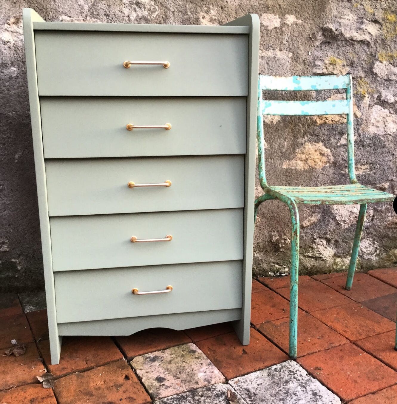 Khaki vintage dresser