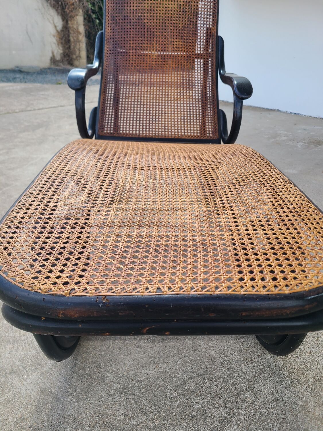 Thonet canngage lounge chair and bent beech wood circa 1900