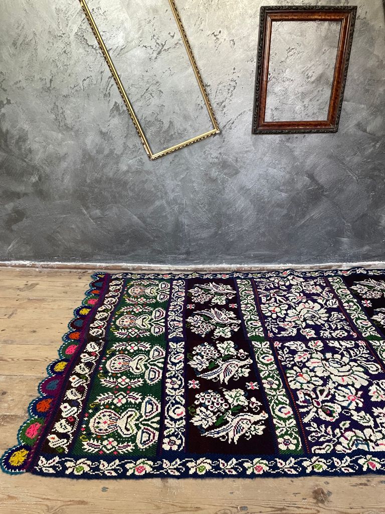 Romanian floral rug with pigeons handwoven in wool