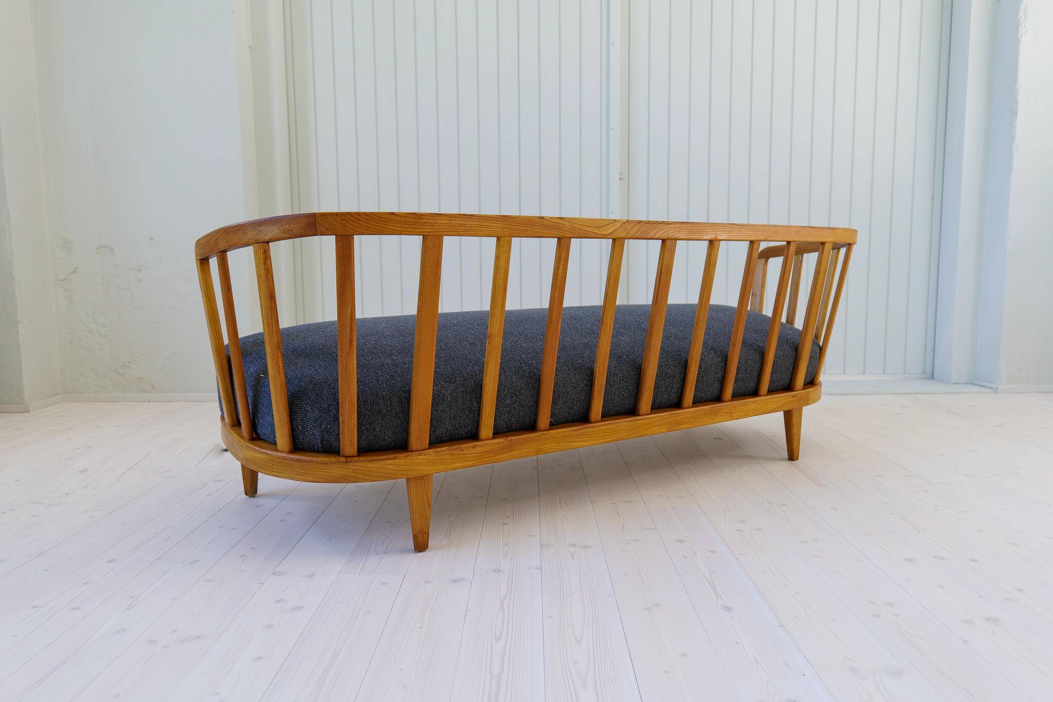 Mid-Century Modern Sculptural Canapé Model "Värend" Carl Malmsten, 1942