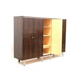 Grande armoire design vintage avec penderie et rangement des années 60