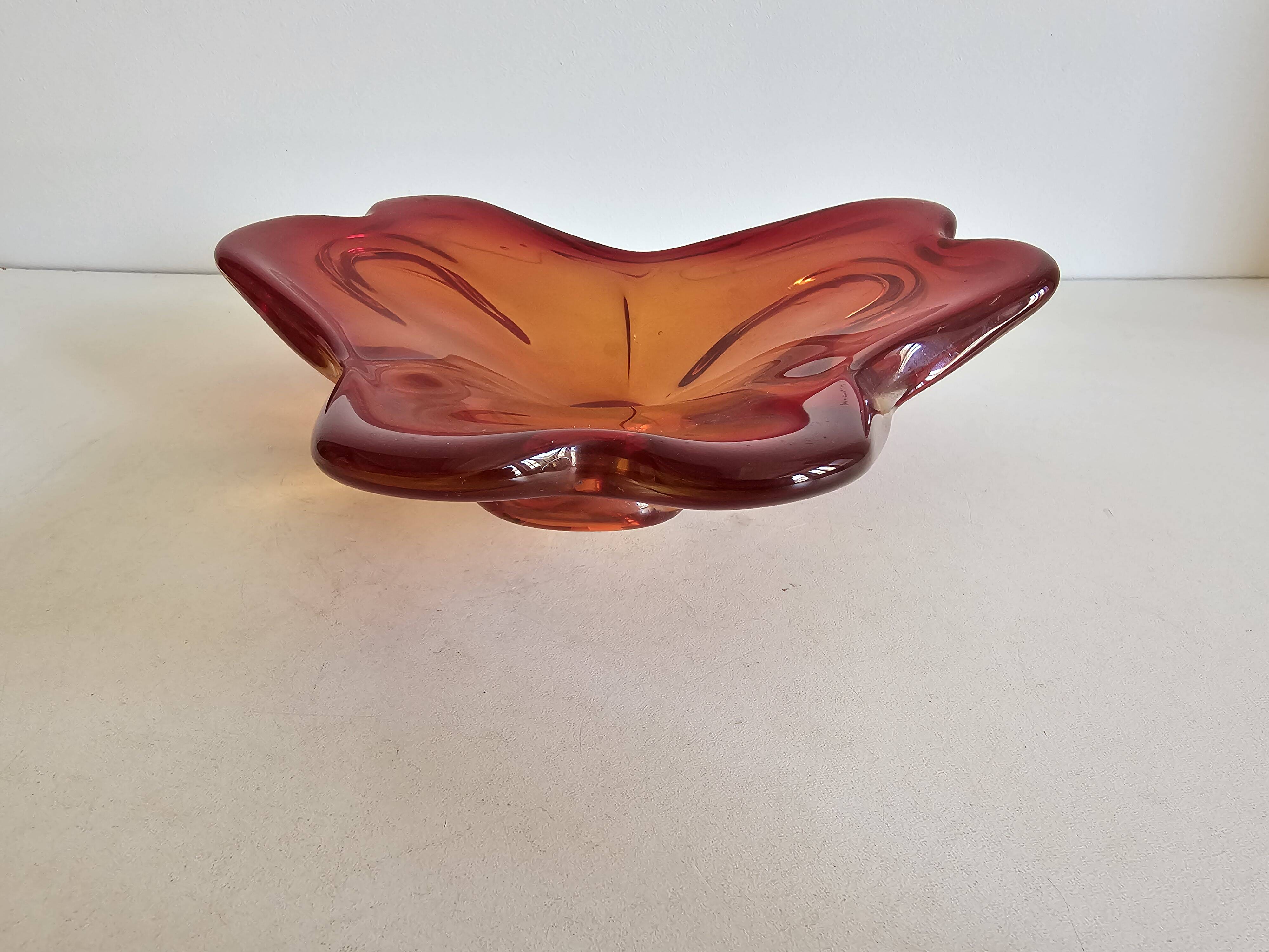 Transparent orange glass bowl in the Murano Sommerso style, 24cm.