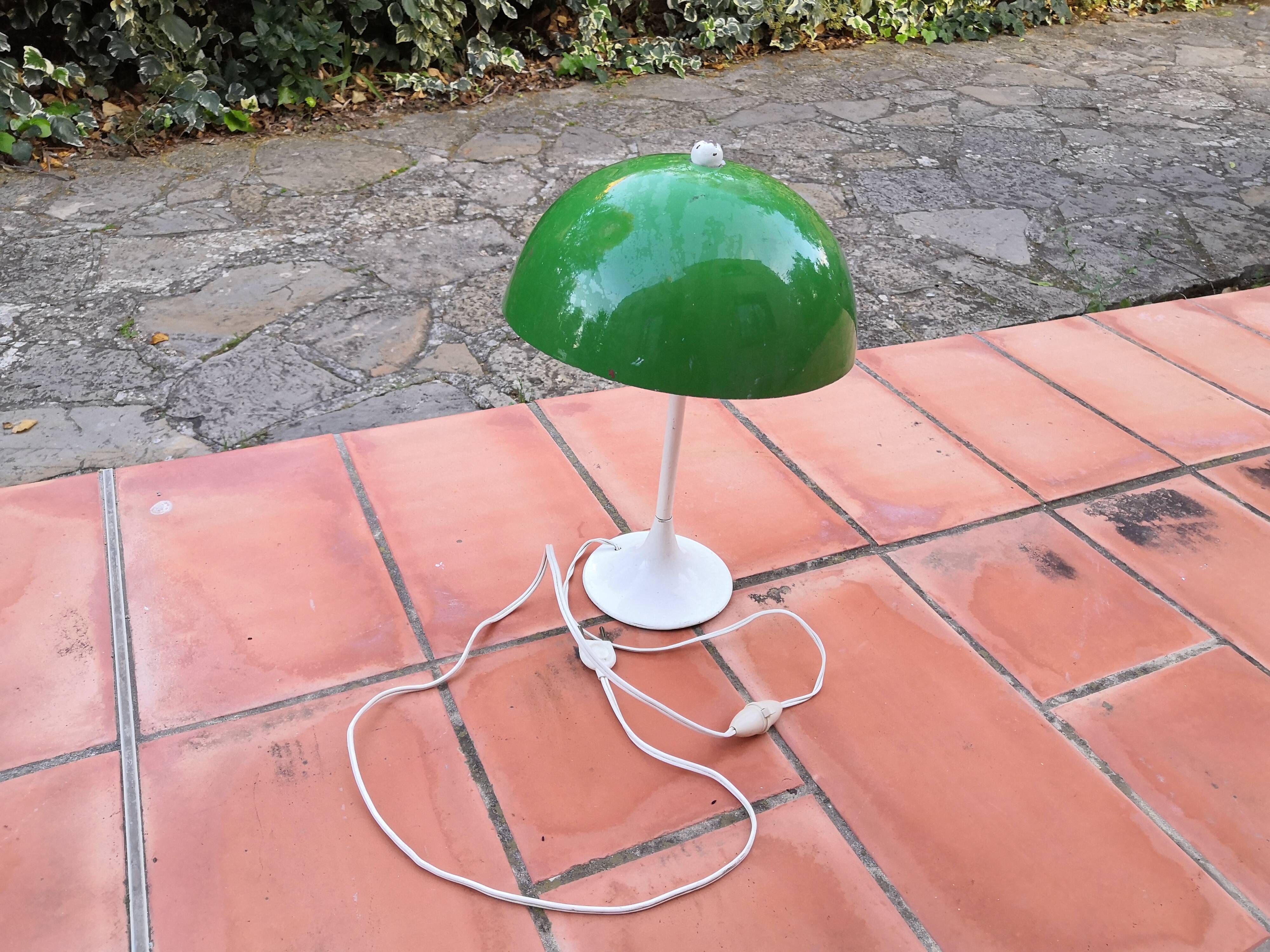 Monteuse table lamp with vintage mushroom dome metal tulip foot
