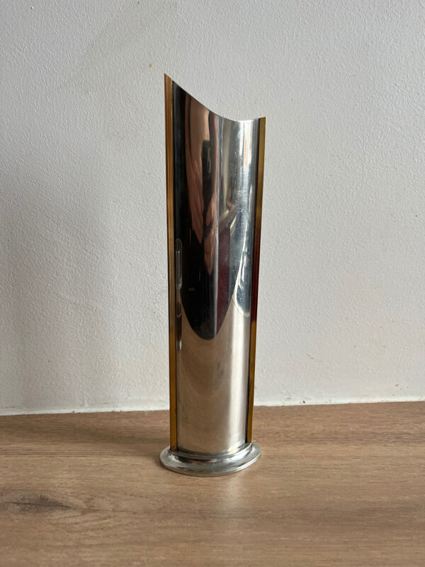 Vase soliflore en étain chromé et laiton représentant une pale de turb