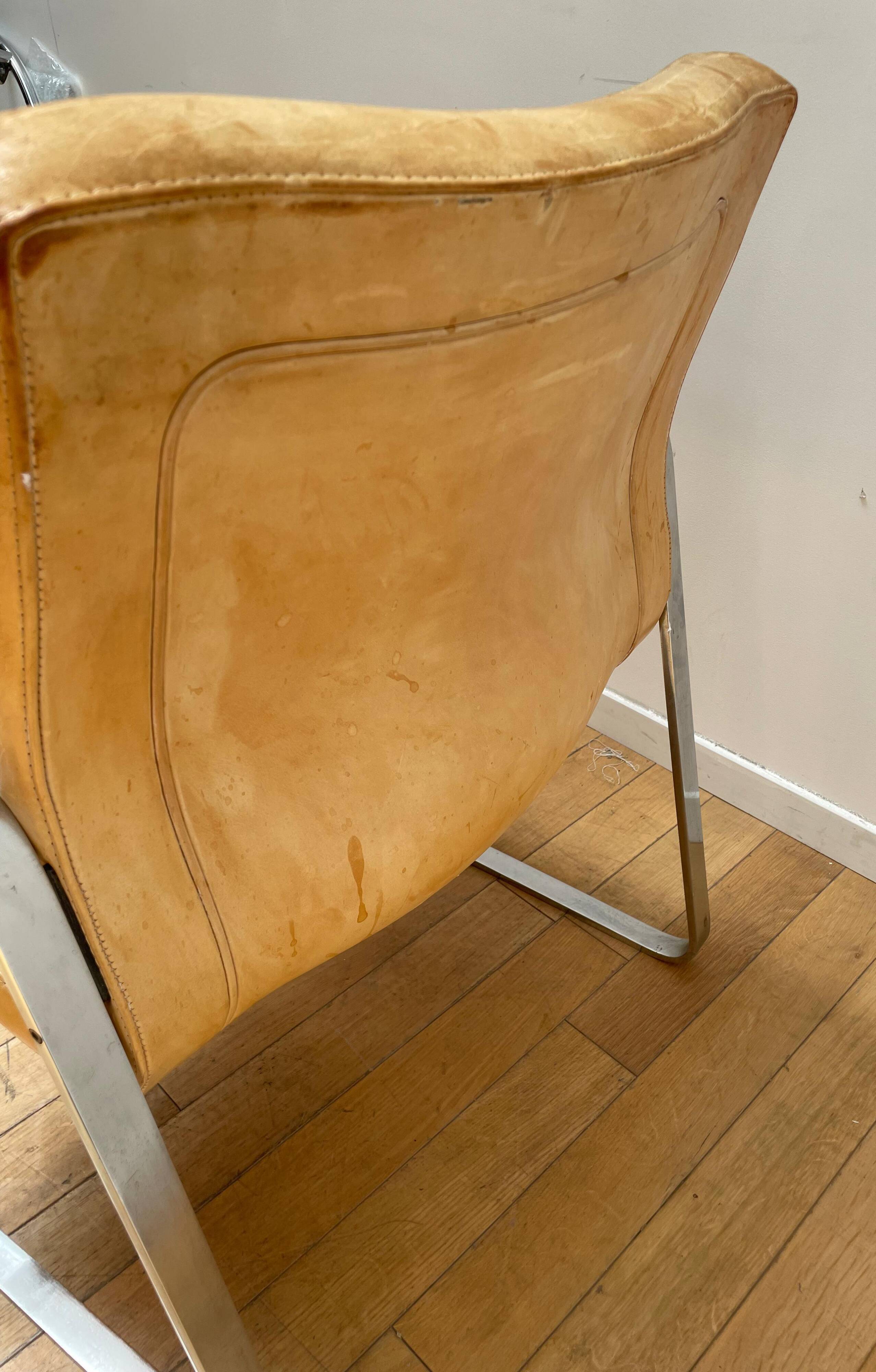 Pair of Bo-850 armchairs