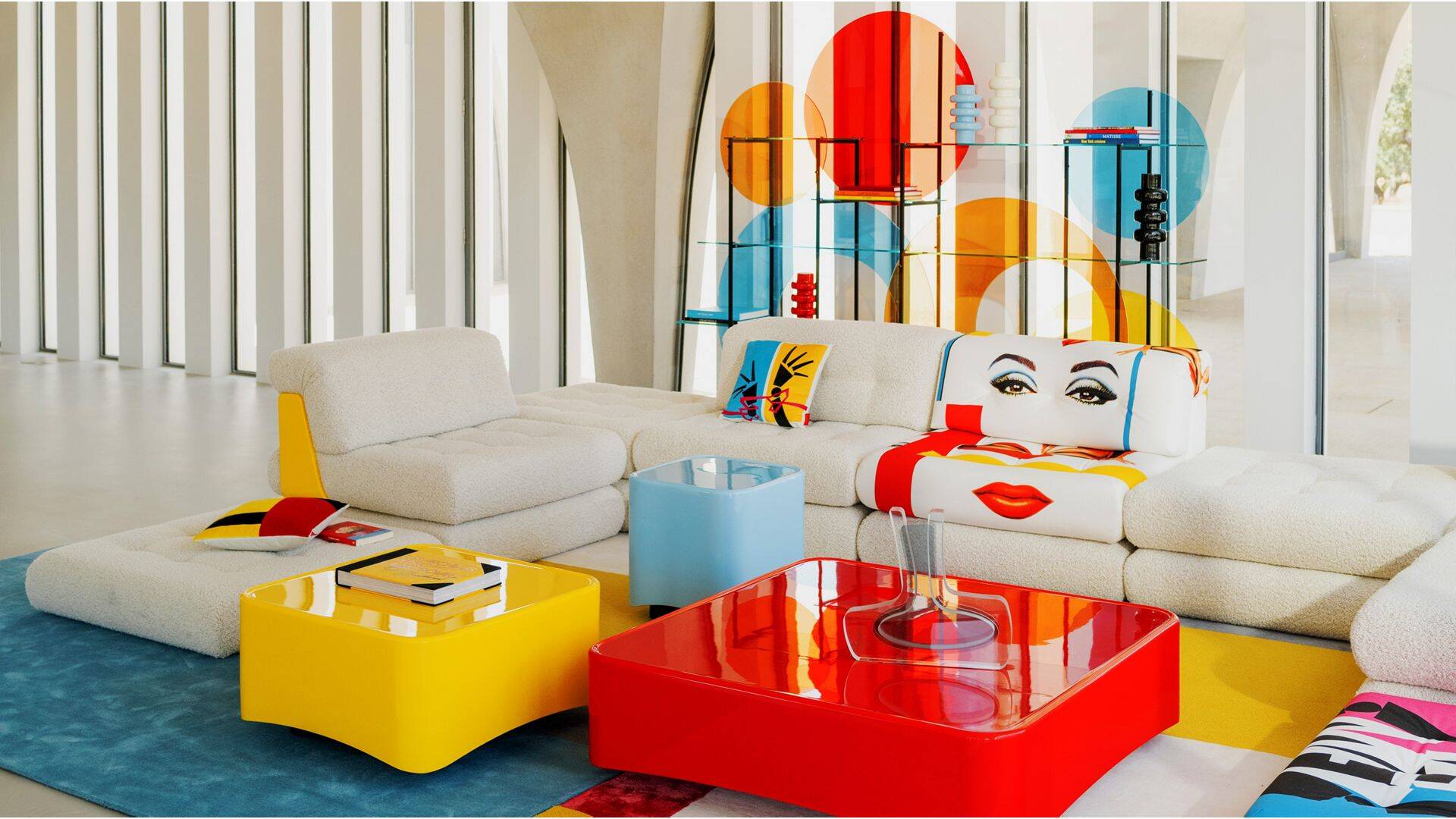 Paire de chauffeuses par Pedro Almodóvar x Roche Bobois