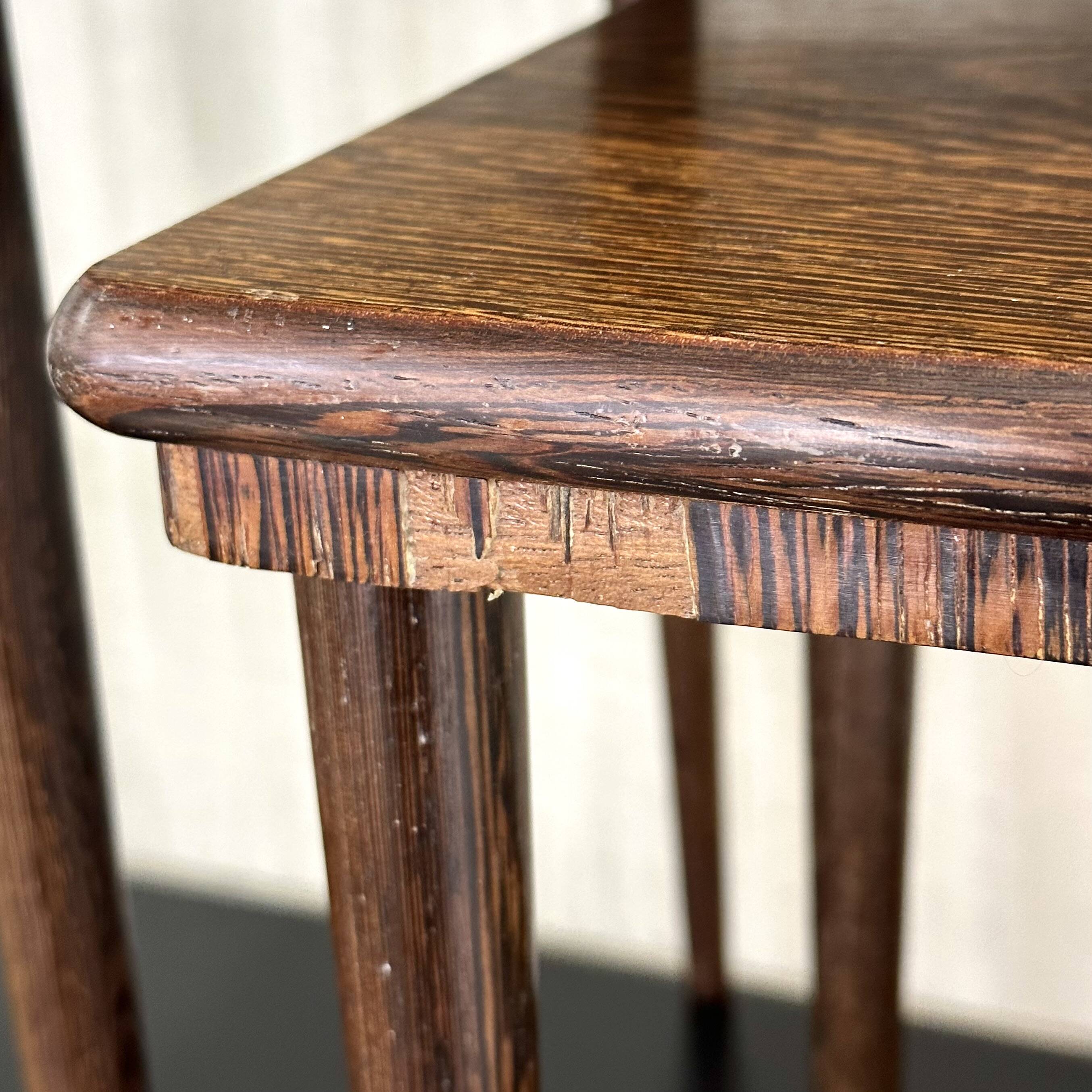 Suite de deux tables d'appoint en palissandre