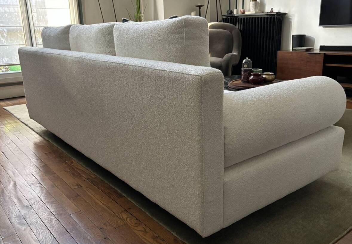 Canapé 3 places Omnight par NV Gallery en tissu bouclette blanche