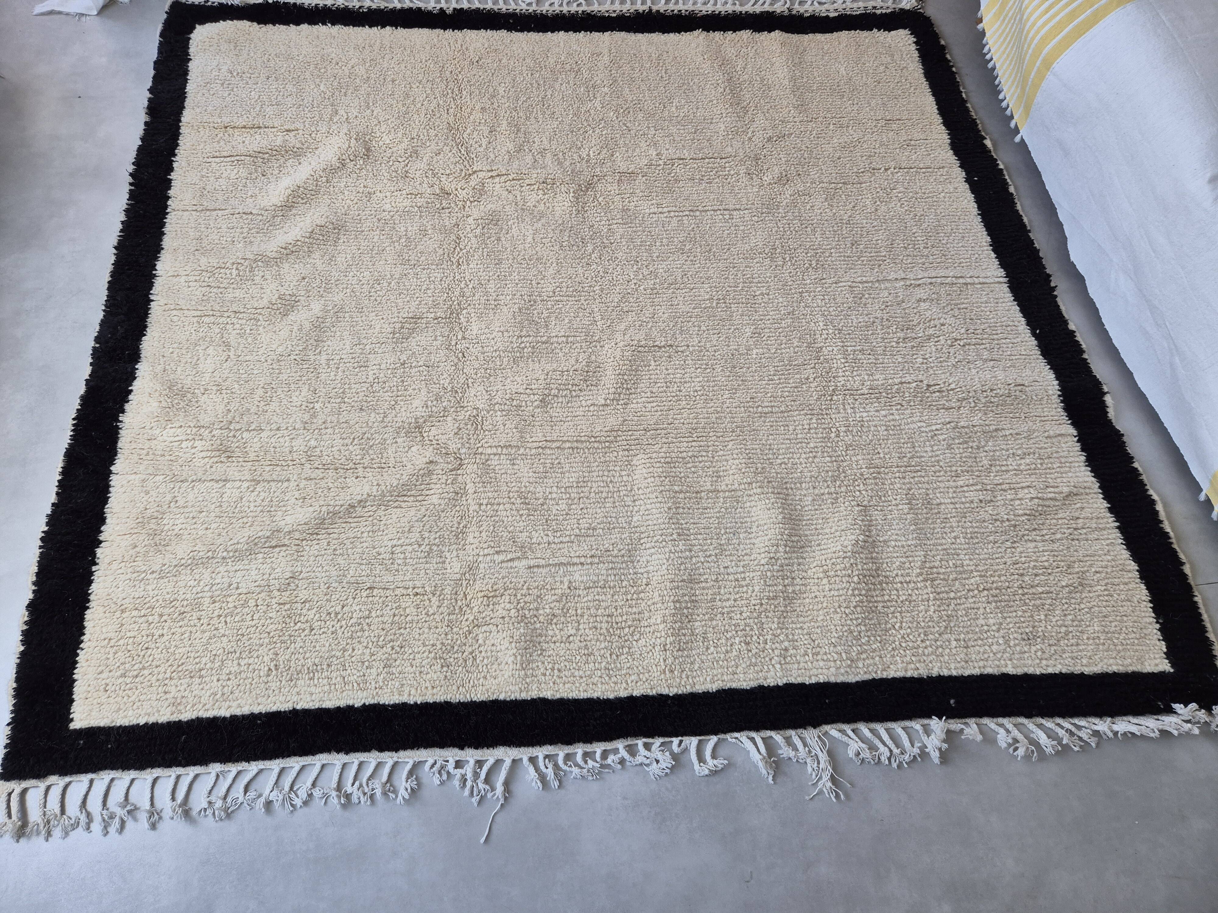 Tapis berbere en laine fait à la main à azilal 208/190